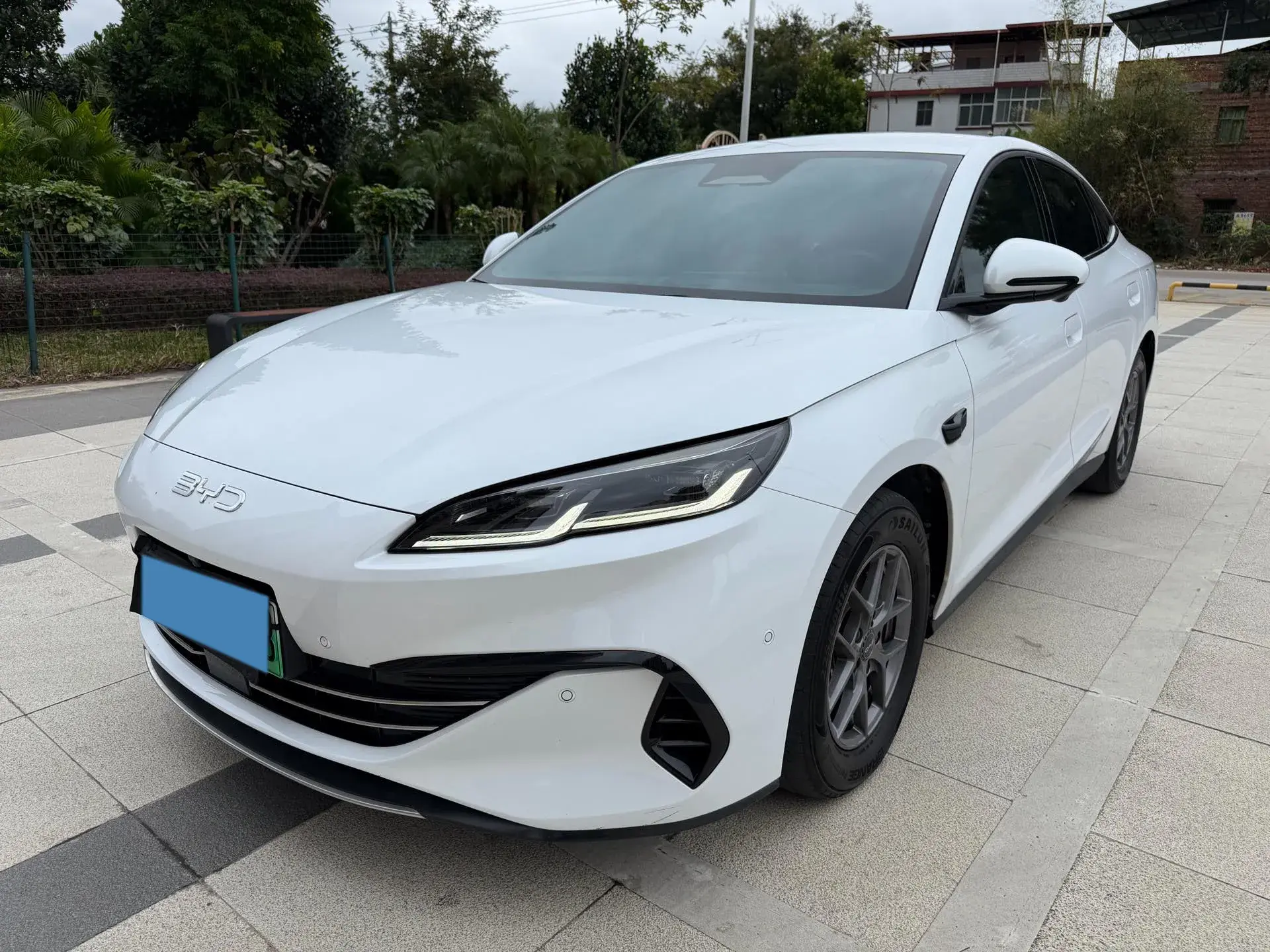 2025 BYD SEAL view 1