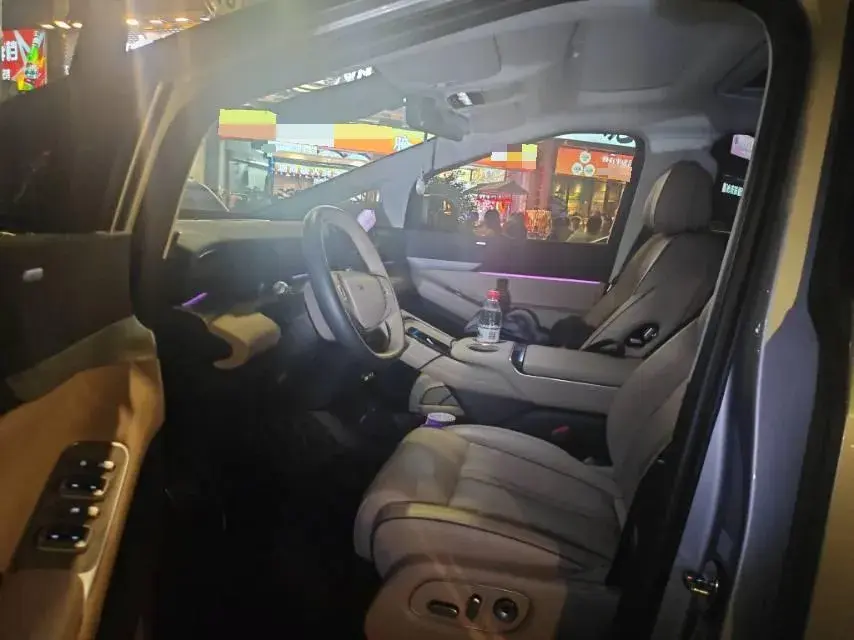 2024 XPENG X9 thumbnail 2