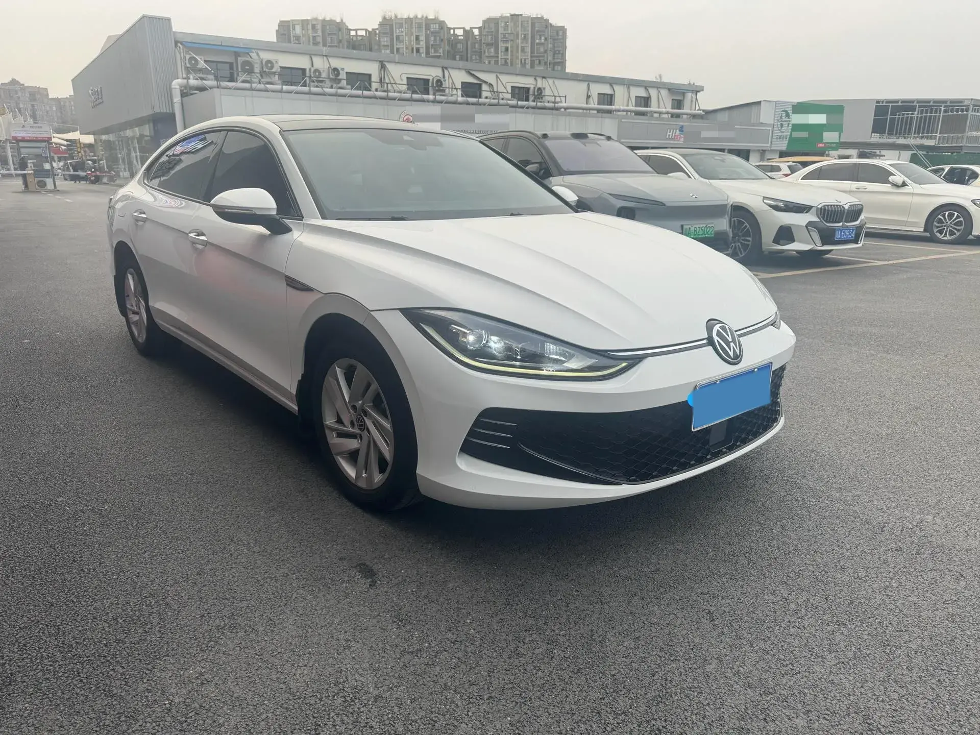 2023 VOLKSWAGEN LAMANDO thumbnail 3