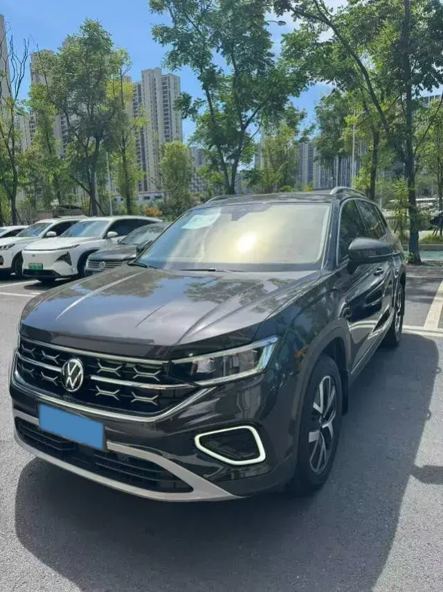 2024 VOLKSWAGEN TAYRON view 1