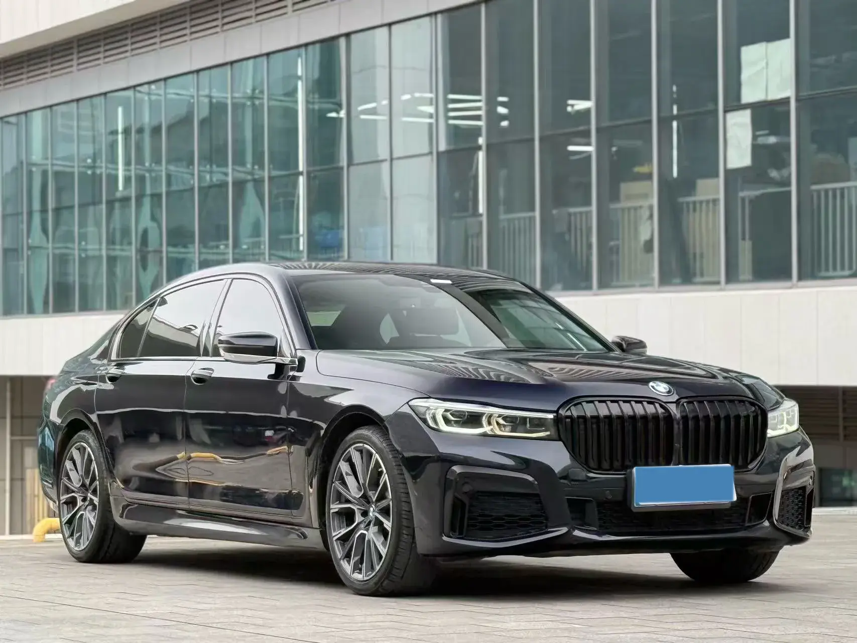 2019 BMW 7 thumbnail 3