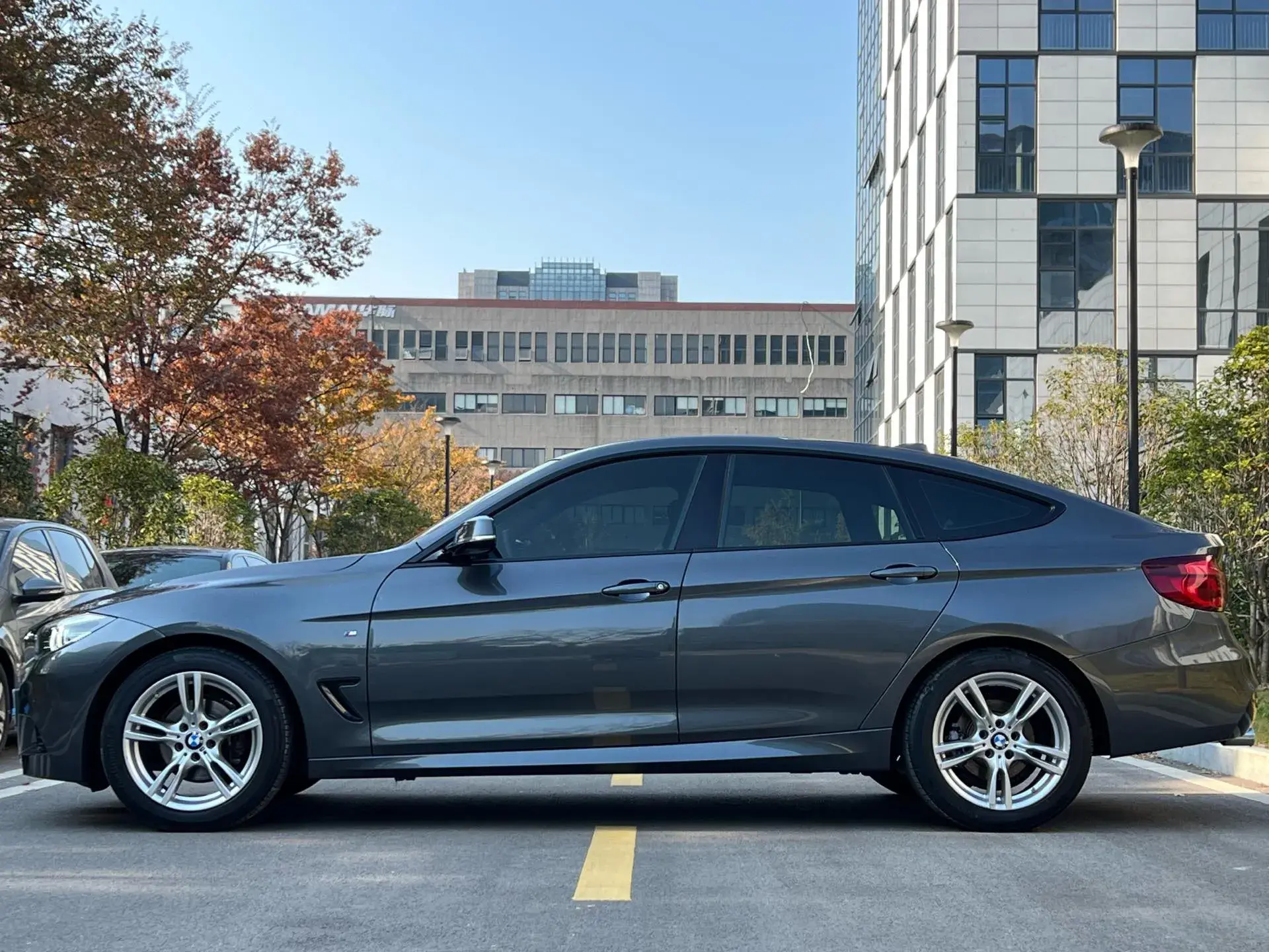 2019 BMW 3 thumbnail 3
