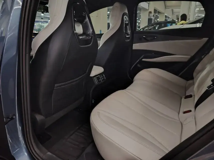 2024 BYD SEAL thumbnail 4