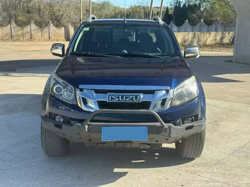 2016 ISUZU RE-MAX thumbnail 2