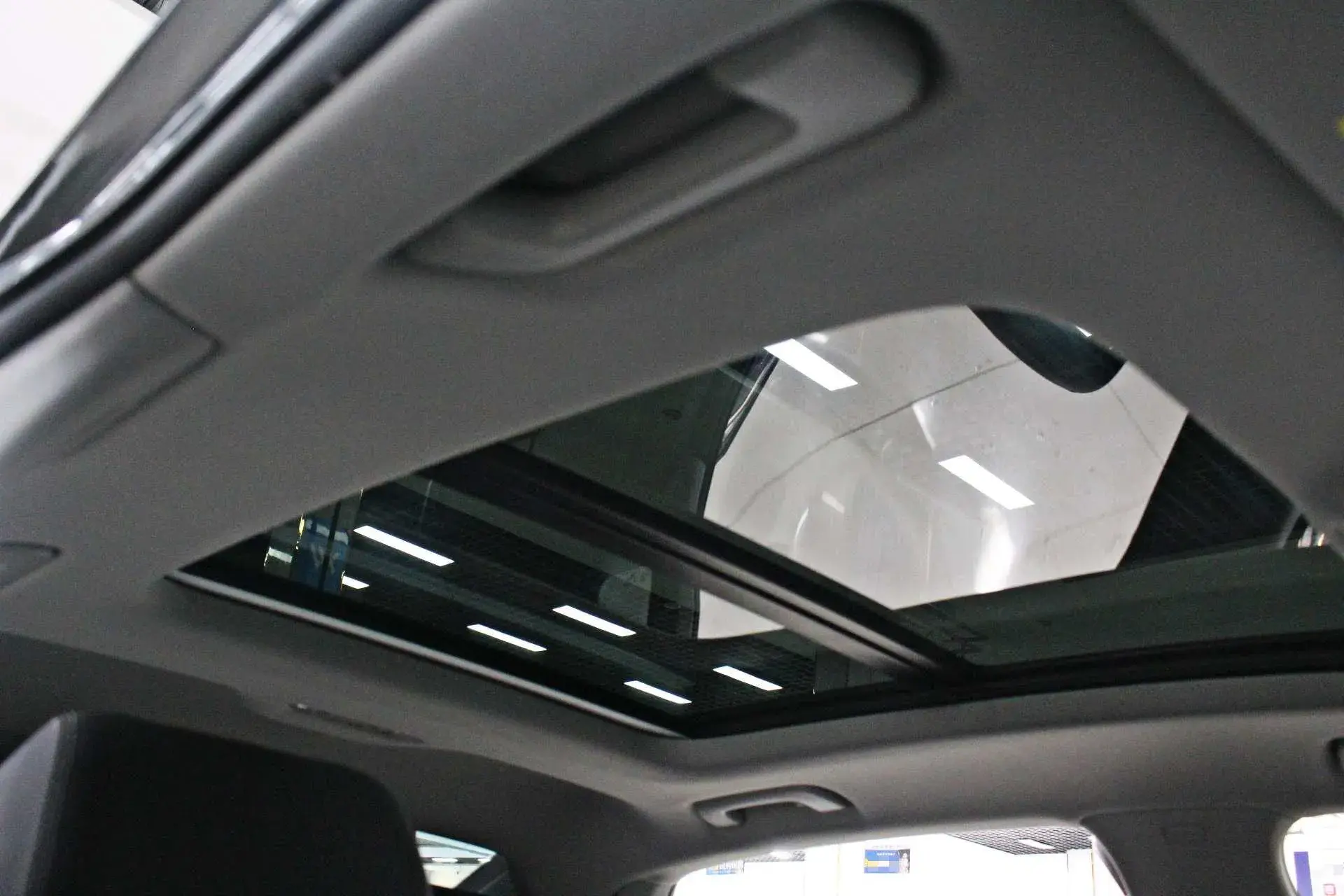 2022 AUDI A4L thumbnail 4