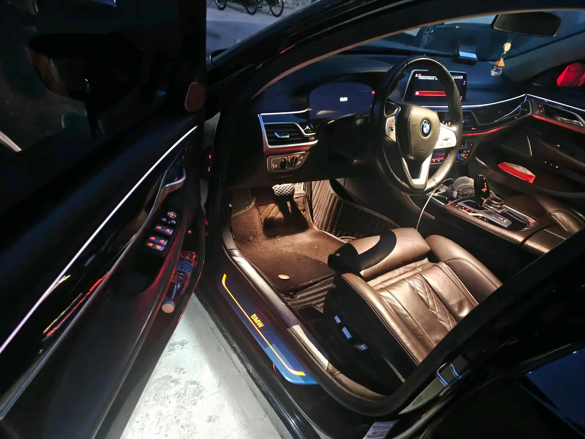 2019 BMW 7 thumbnail 2