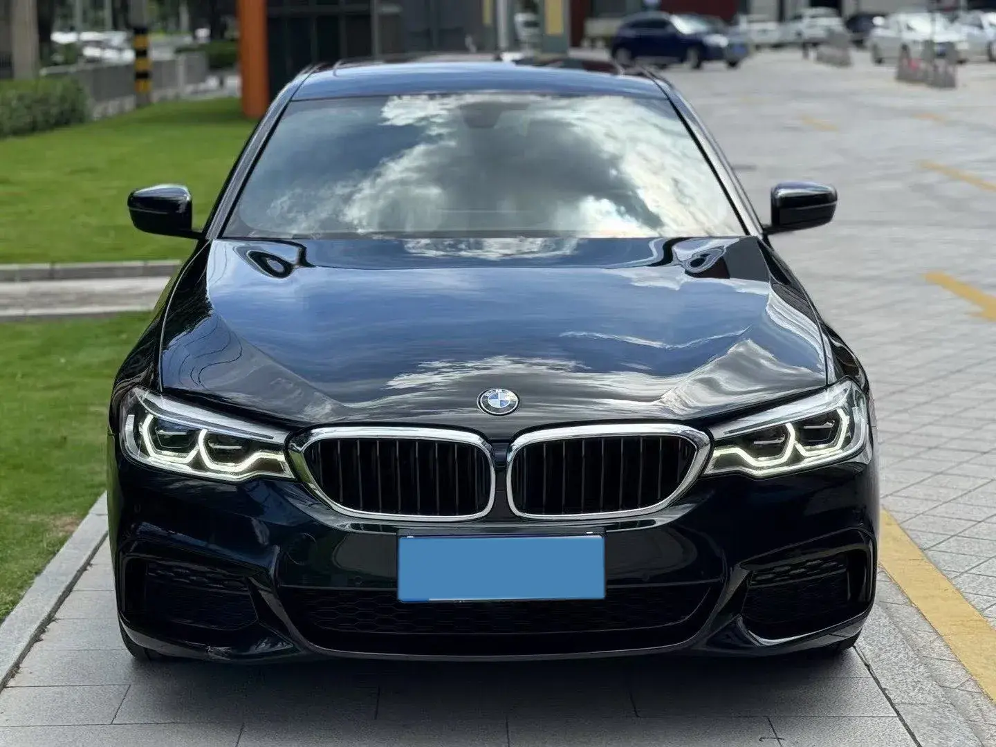 2020 BMW 5 thumbnail 2