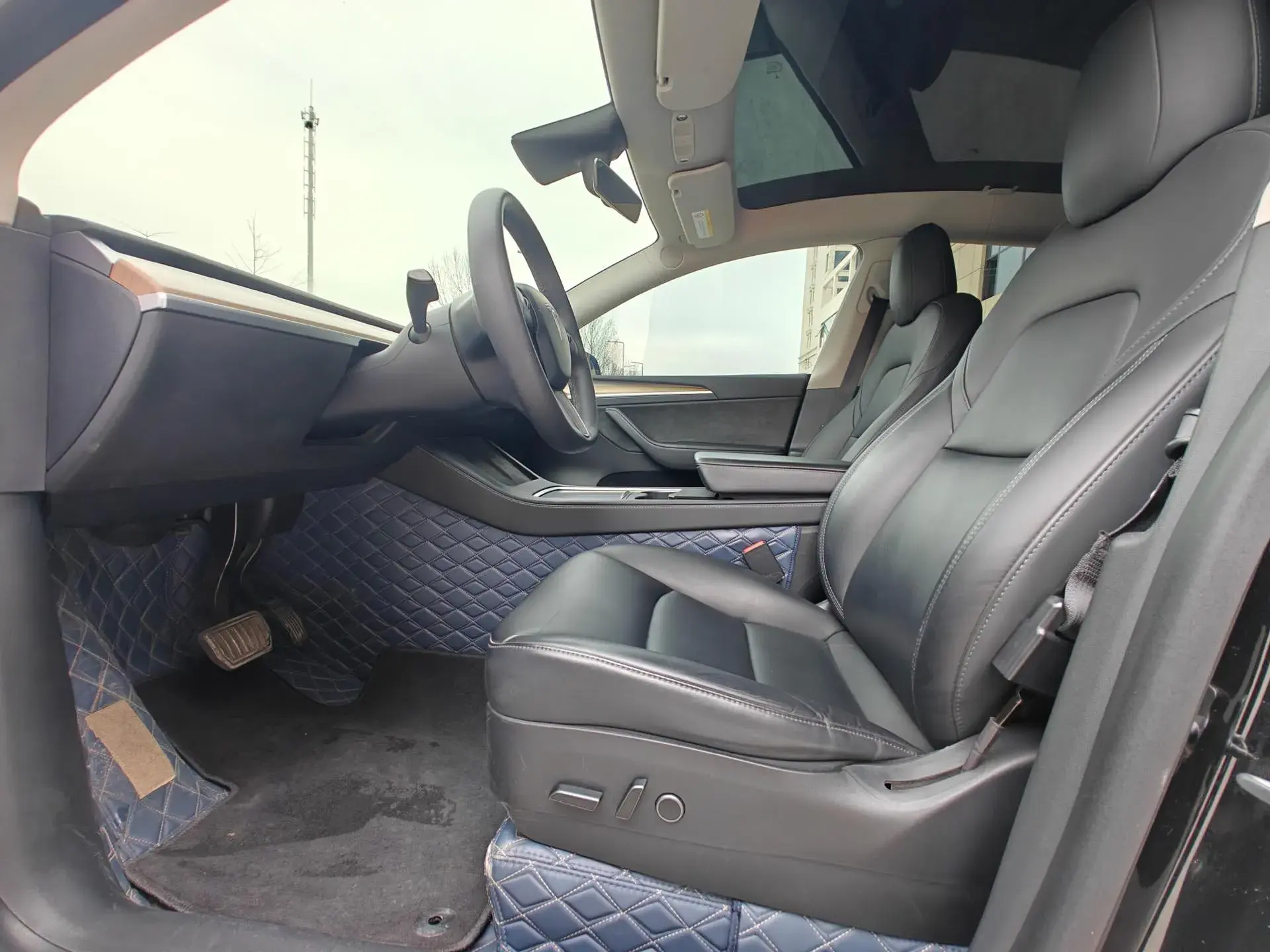 2021 TESLA MODEL thumbnail 4