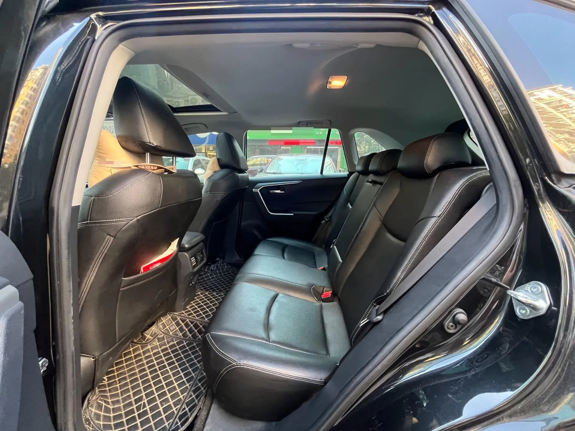 2020 TOYOTA RAV4 thumbnail 4