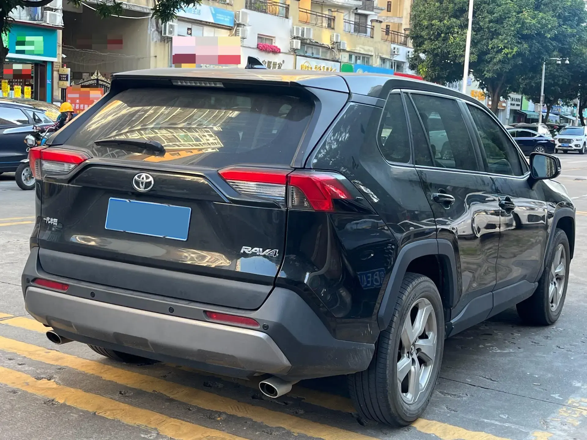 2020 TOYOTA RAV4 thumbnail 3