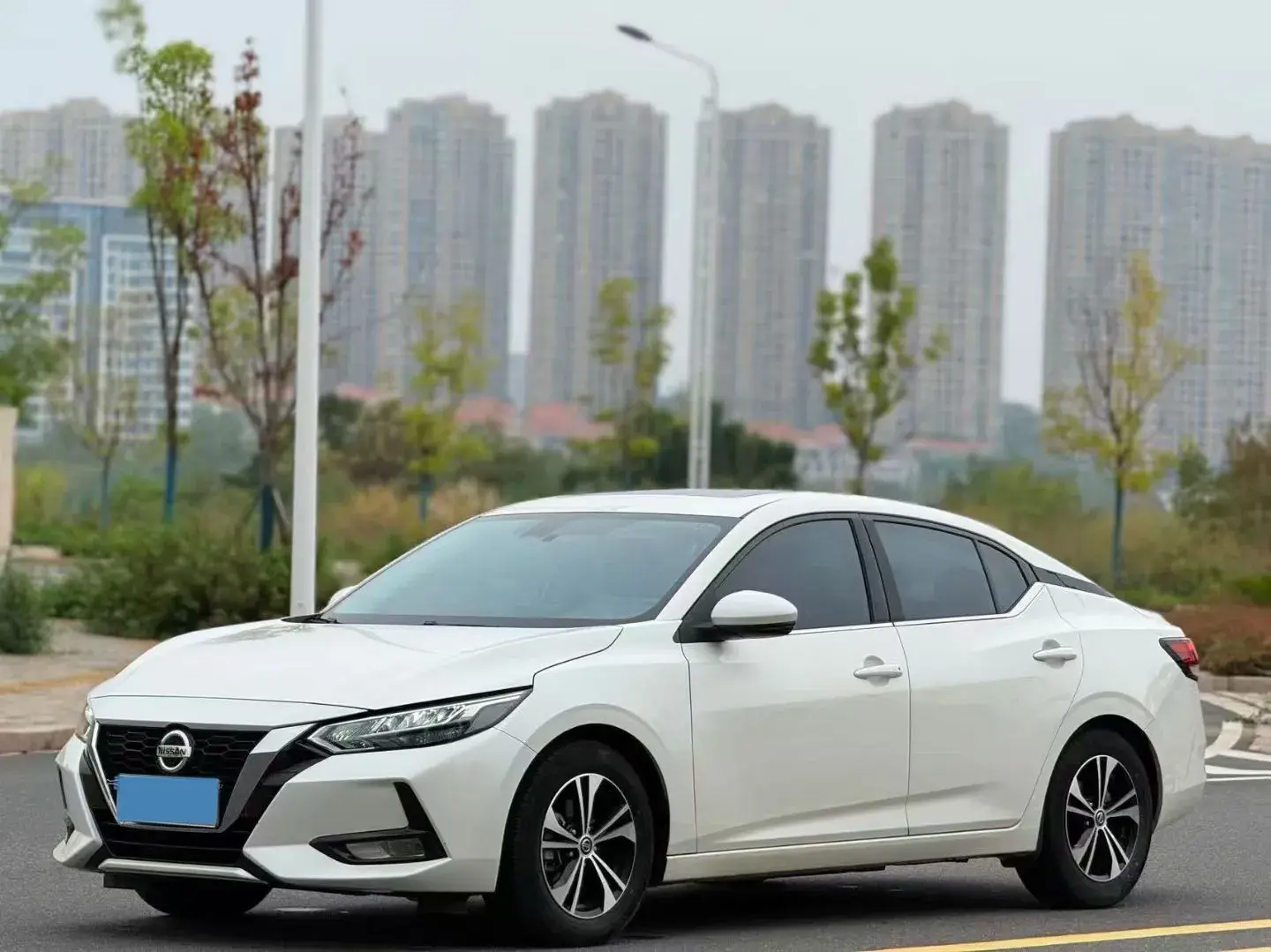 2021 NISSAN SYLPHY view 1