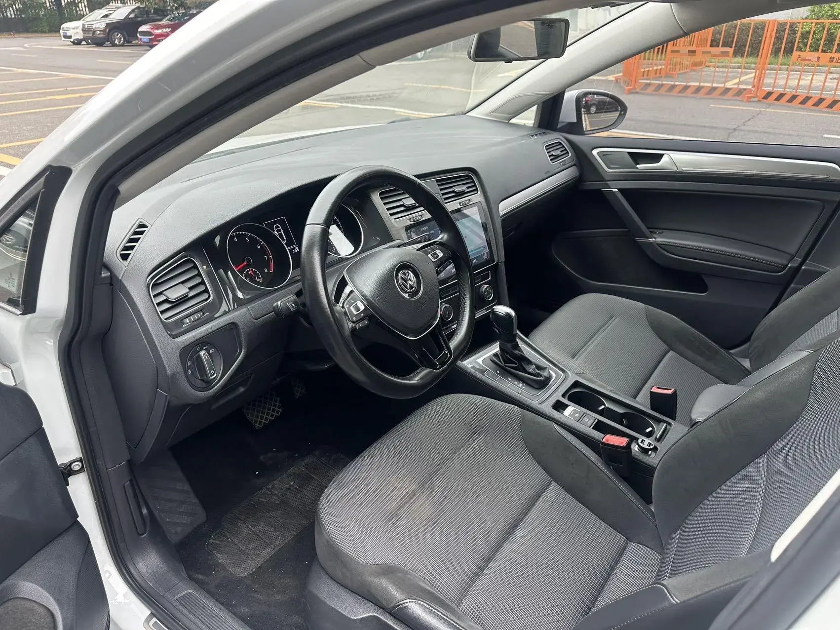 2018 VOLKSWAGEN GOLF thumbnail 4