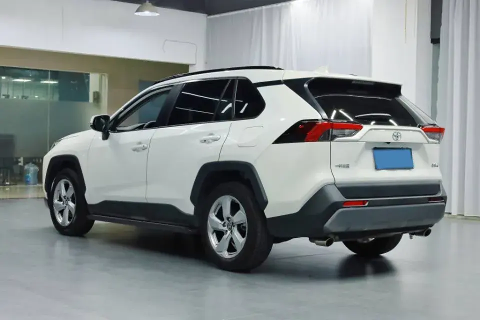 2020 TOYOTA RAV4 thumbnail 3