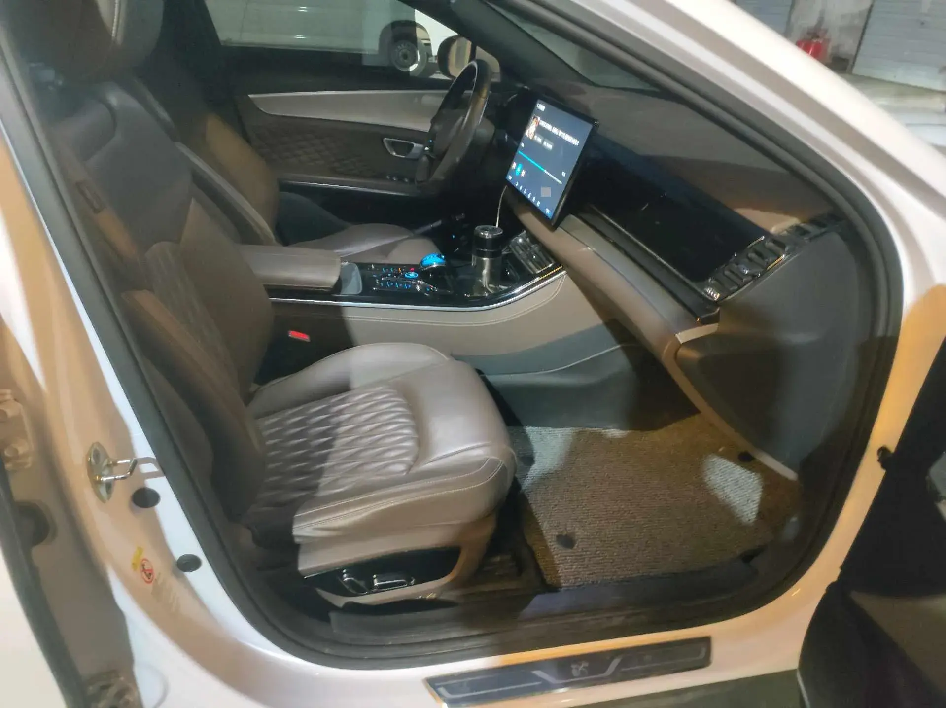 2023 BYD HAN thumbnail 3