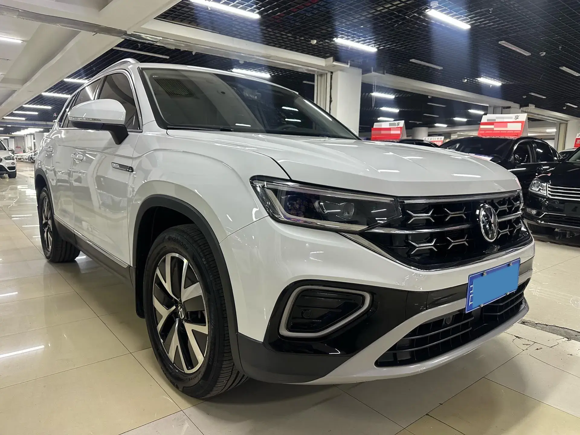 2023 VOLKSWAGEN TAYRON thumbnail 3