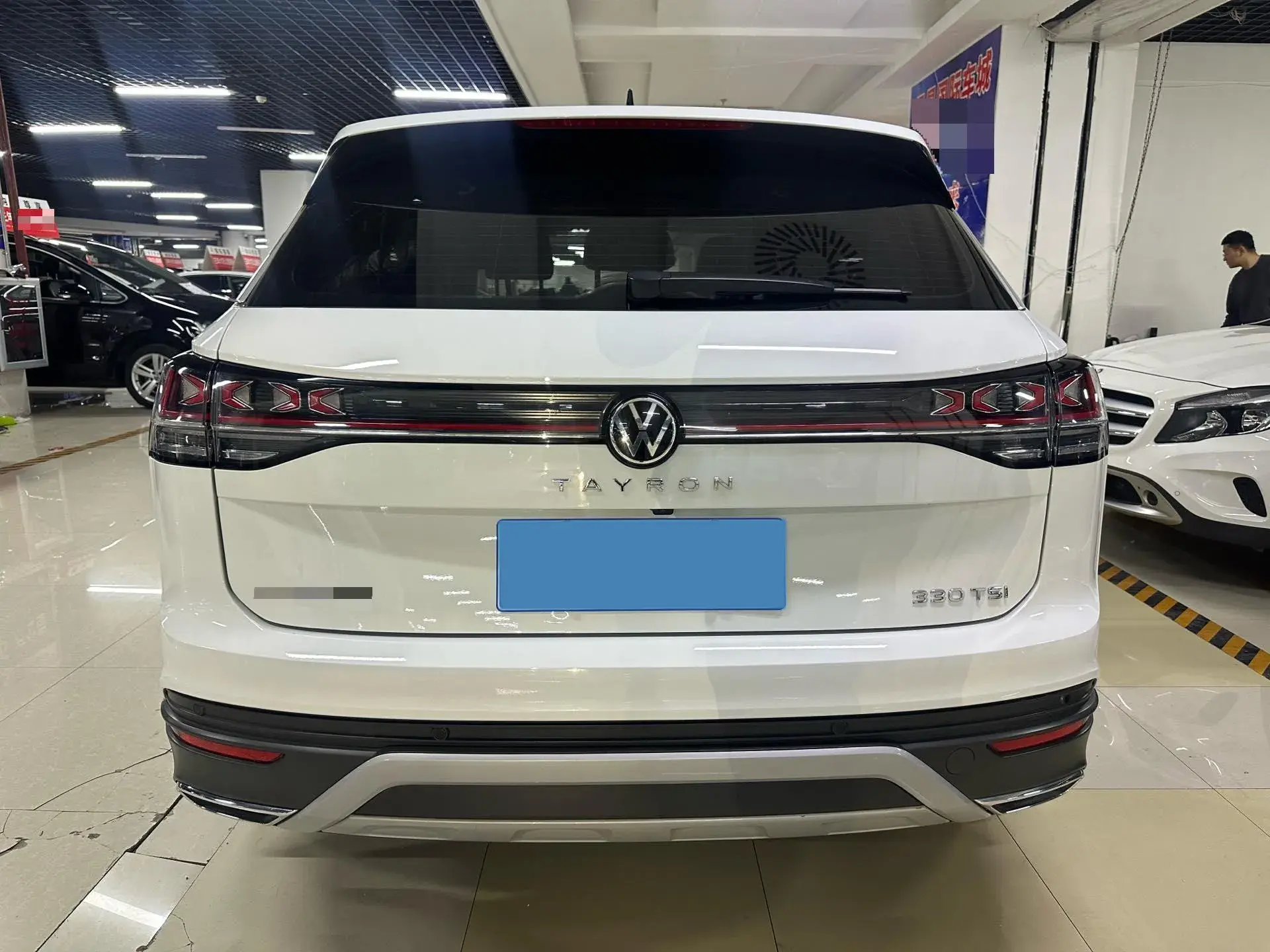 2023 VOLKSWAGEN TAYRON thumbnail 4