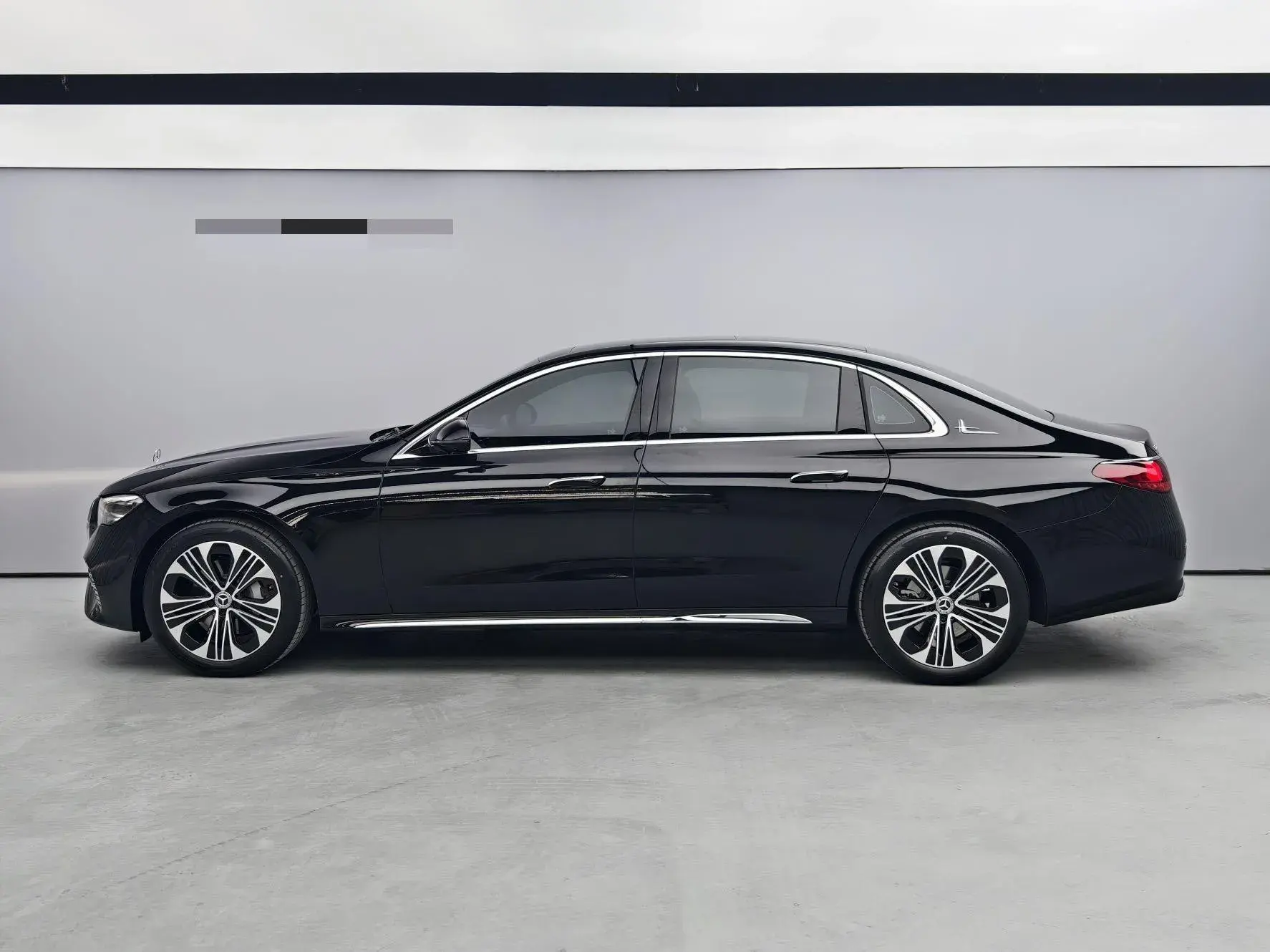 2025 MERCEDES-BENZ E thumbnail 3