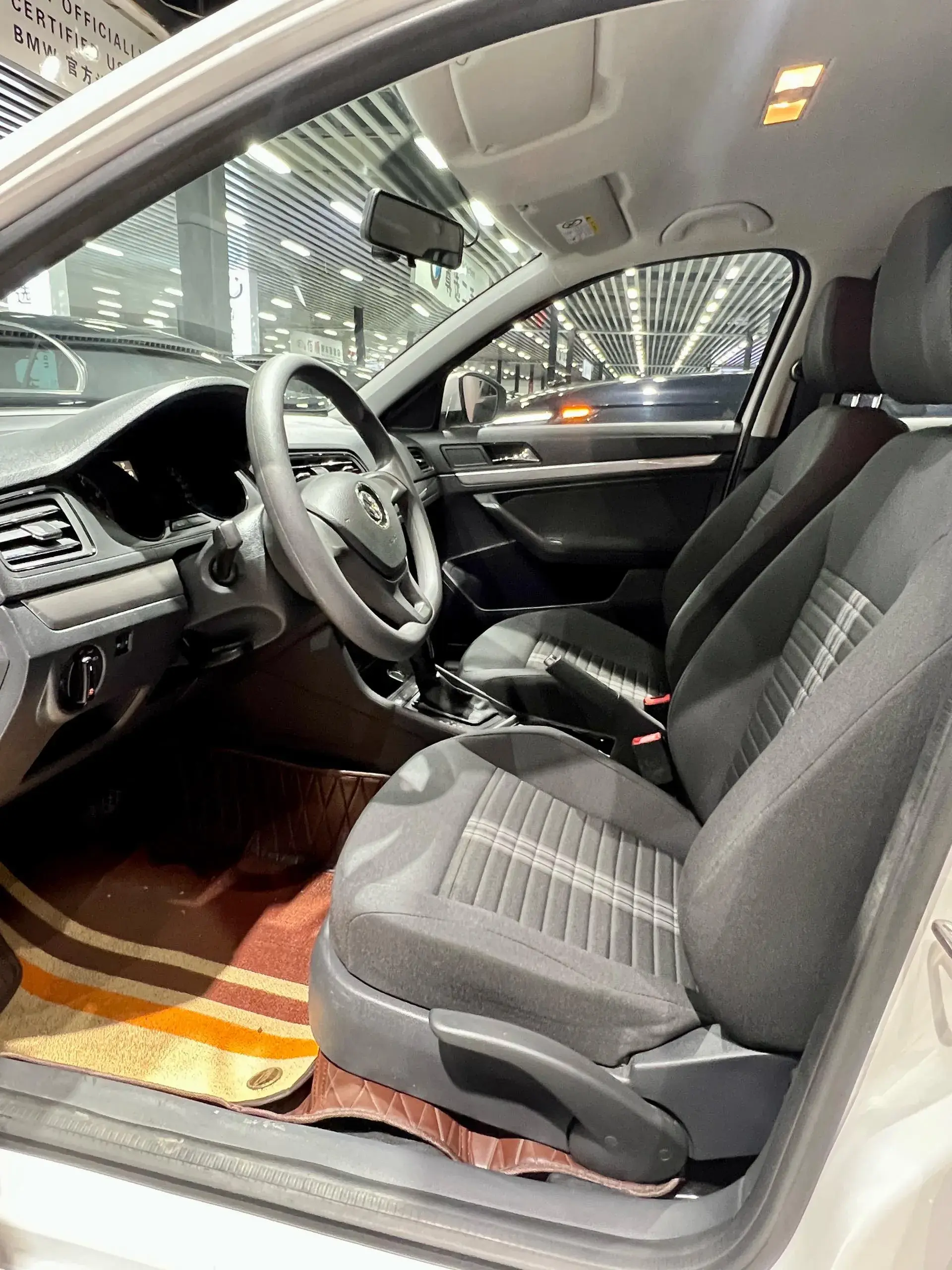 2019 VOLKSWAGEN LAVIDA thumbnail 2