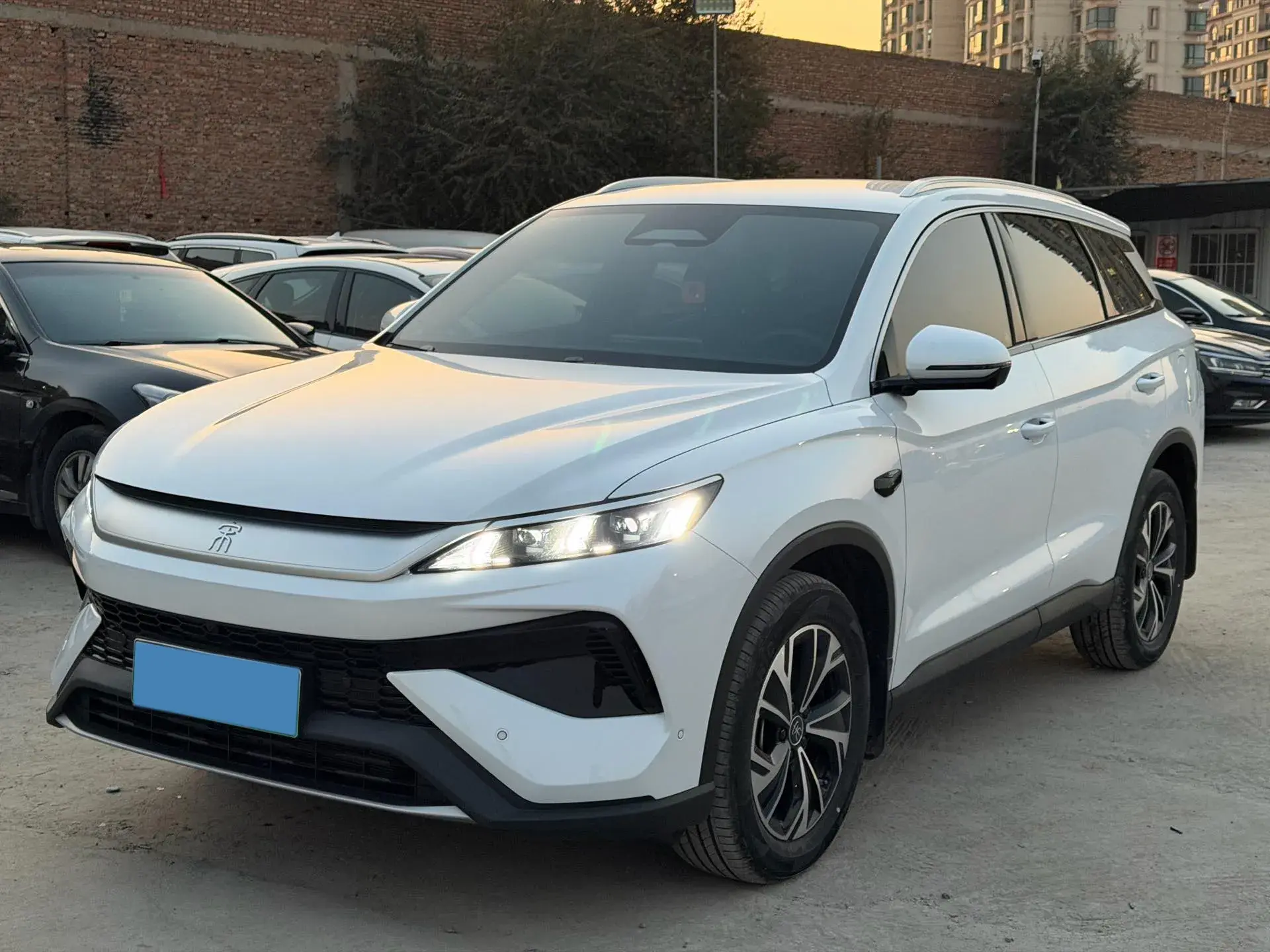 2024 BYD SONG view 1