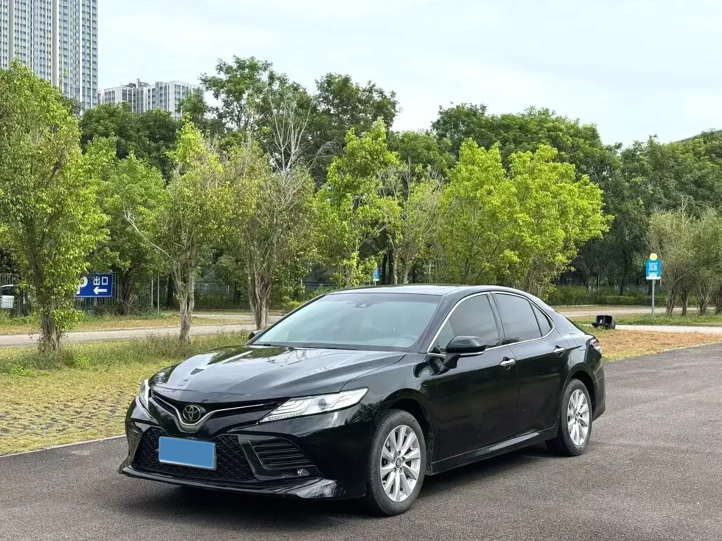 2019 TOYOTA CAMRY view 1