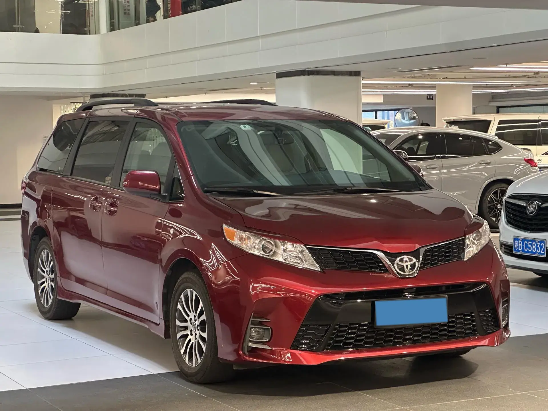 2019 TOYOTA AVALON thumbnail 2