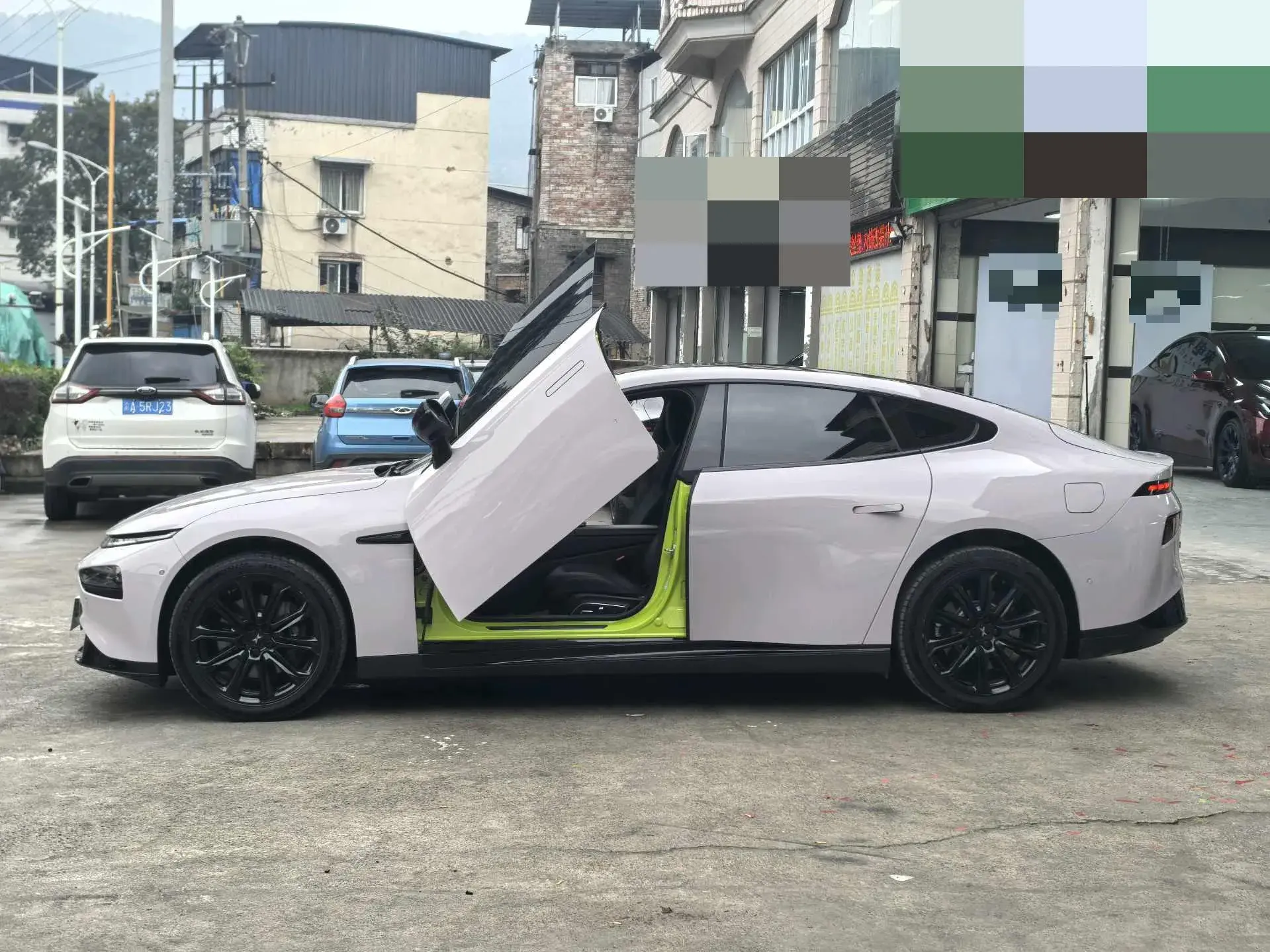 2021 XPENG P7 thumbnail 3