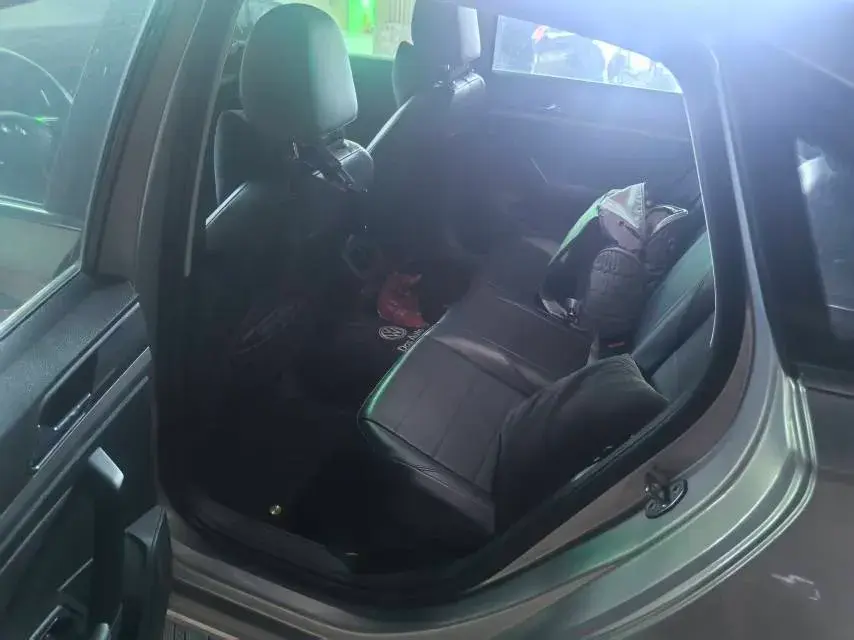 2018 VOLKSWAGEN LAVIDA thumbnail 4