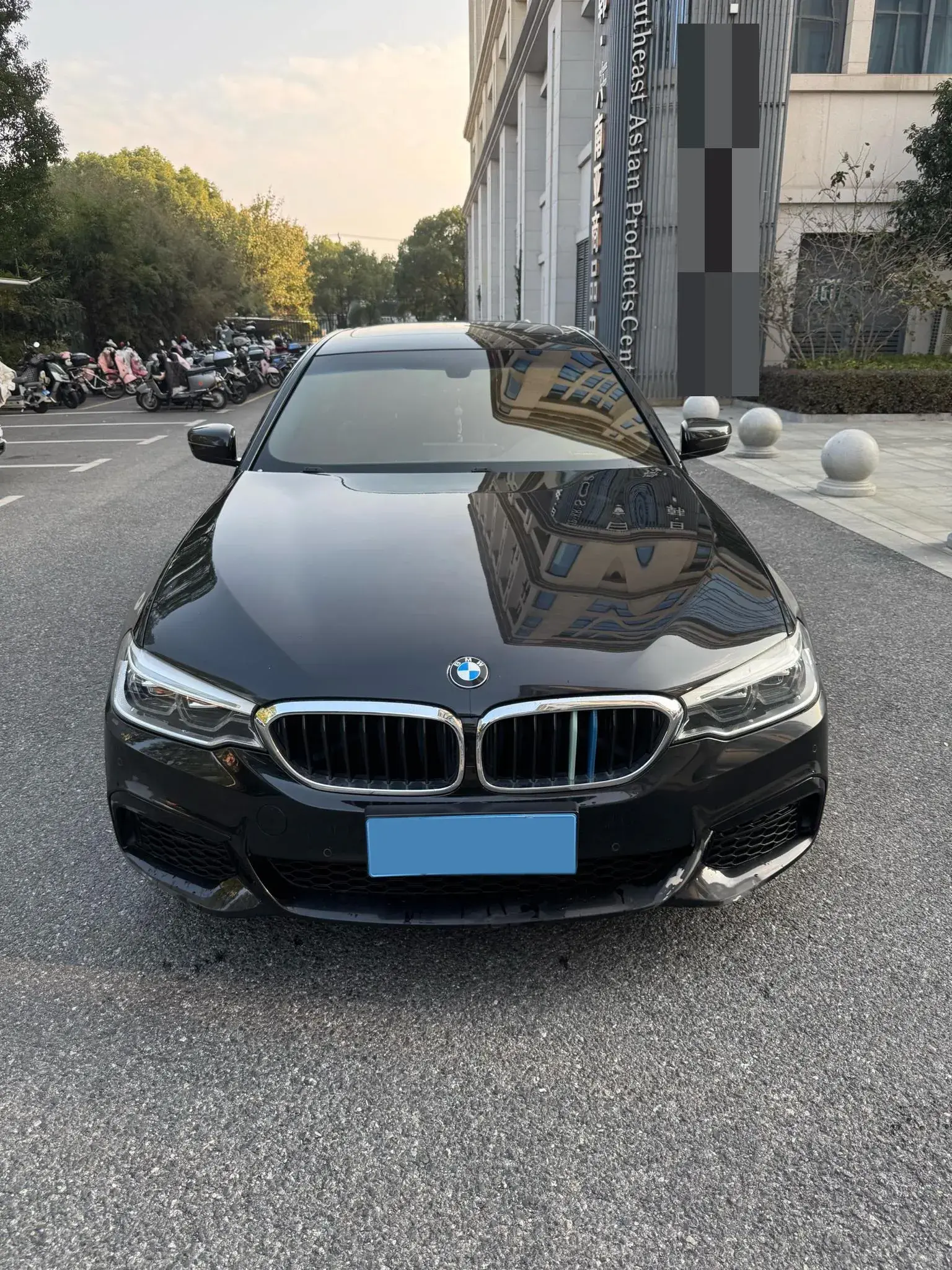 2020 BMW 5 thumbnail 2