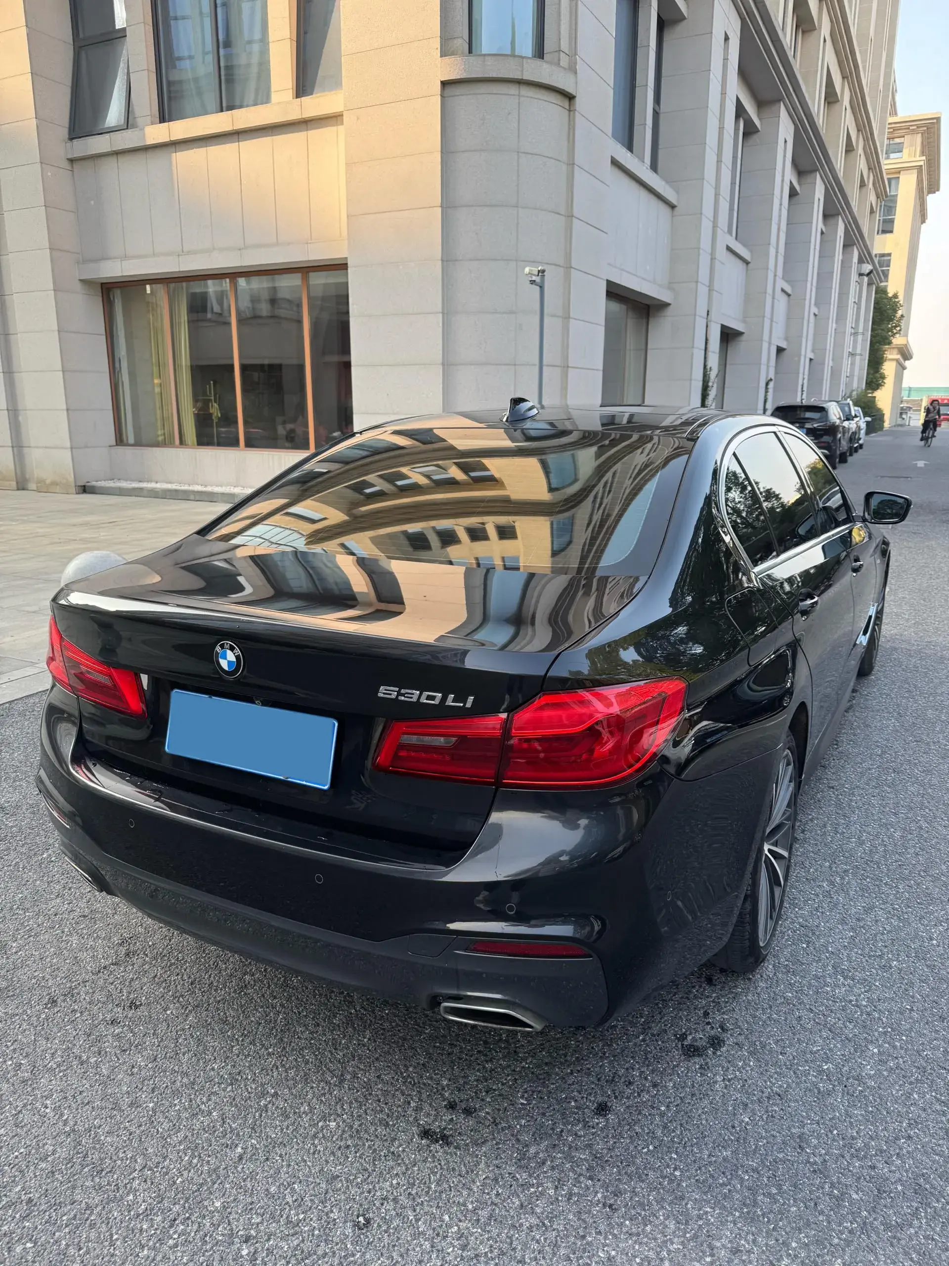 2020 BMW 5 thumbnail 4