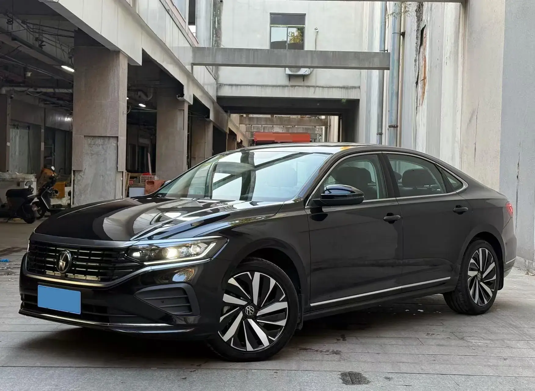 2025 VOLKSWAGEN PASSAT view 1