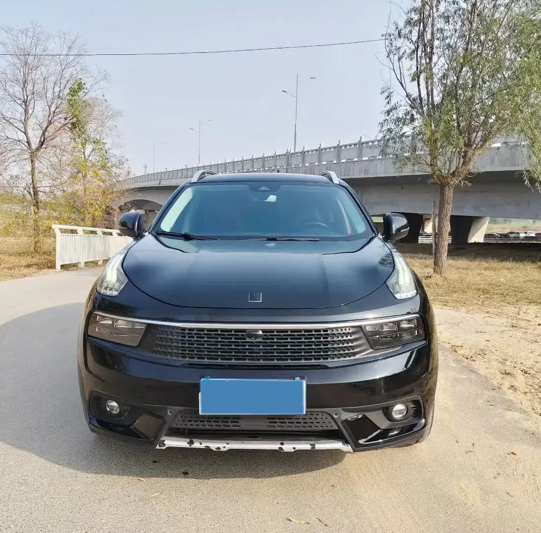 2017 LYNK&CO 01 thumbnail 3