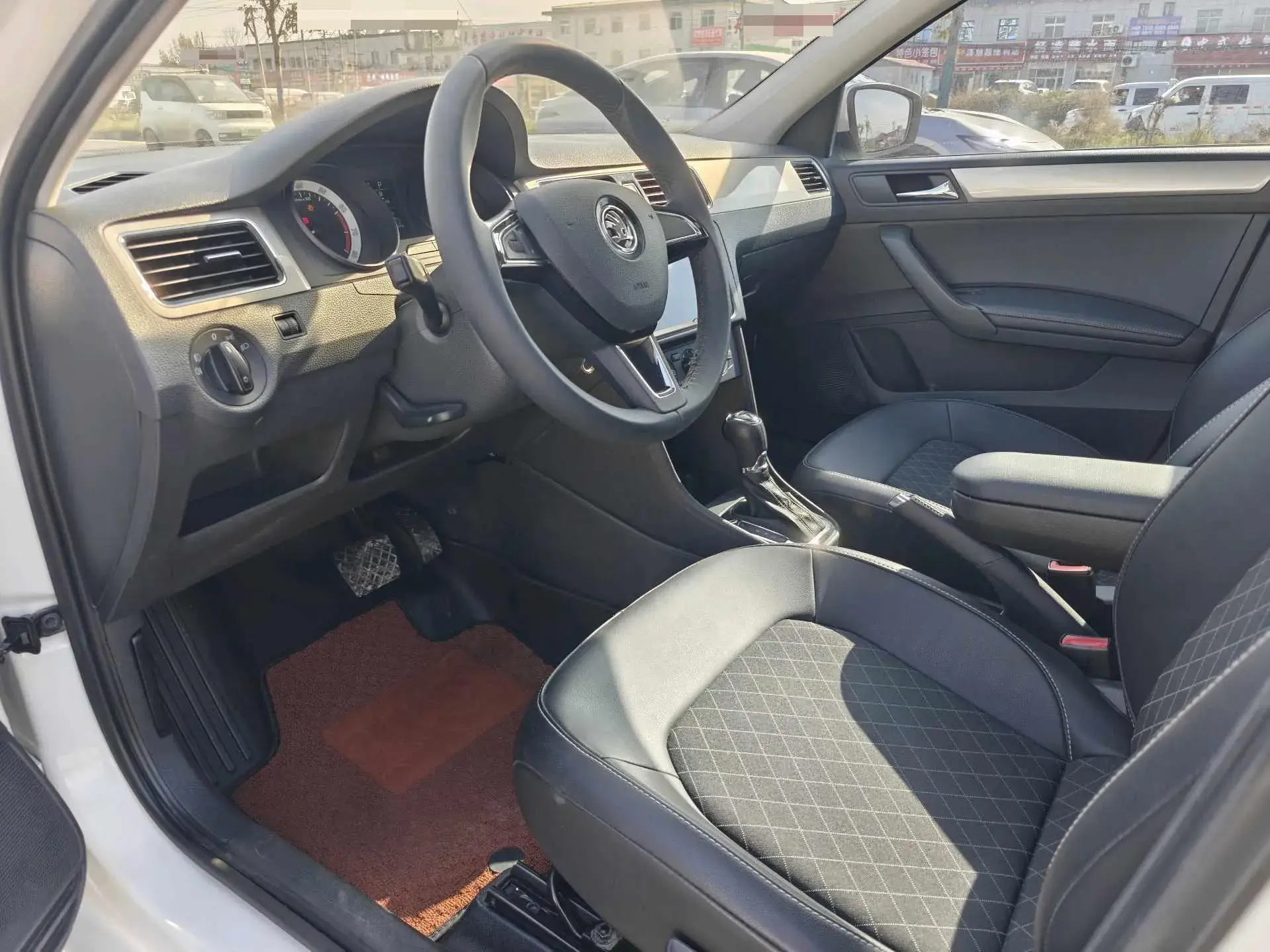 2018 SKODA RAPID thumbnail 4