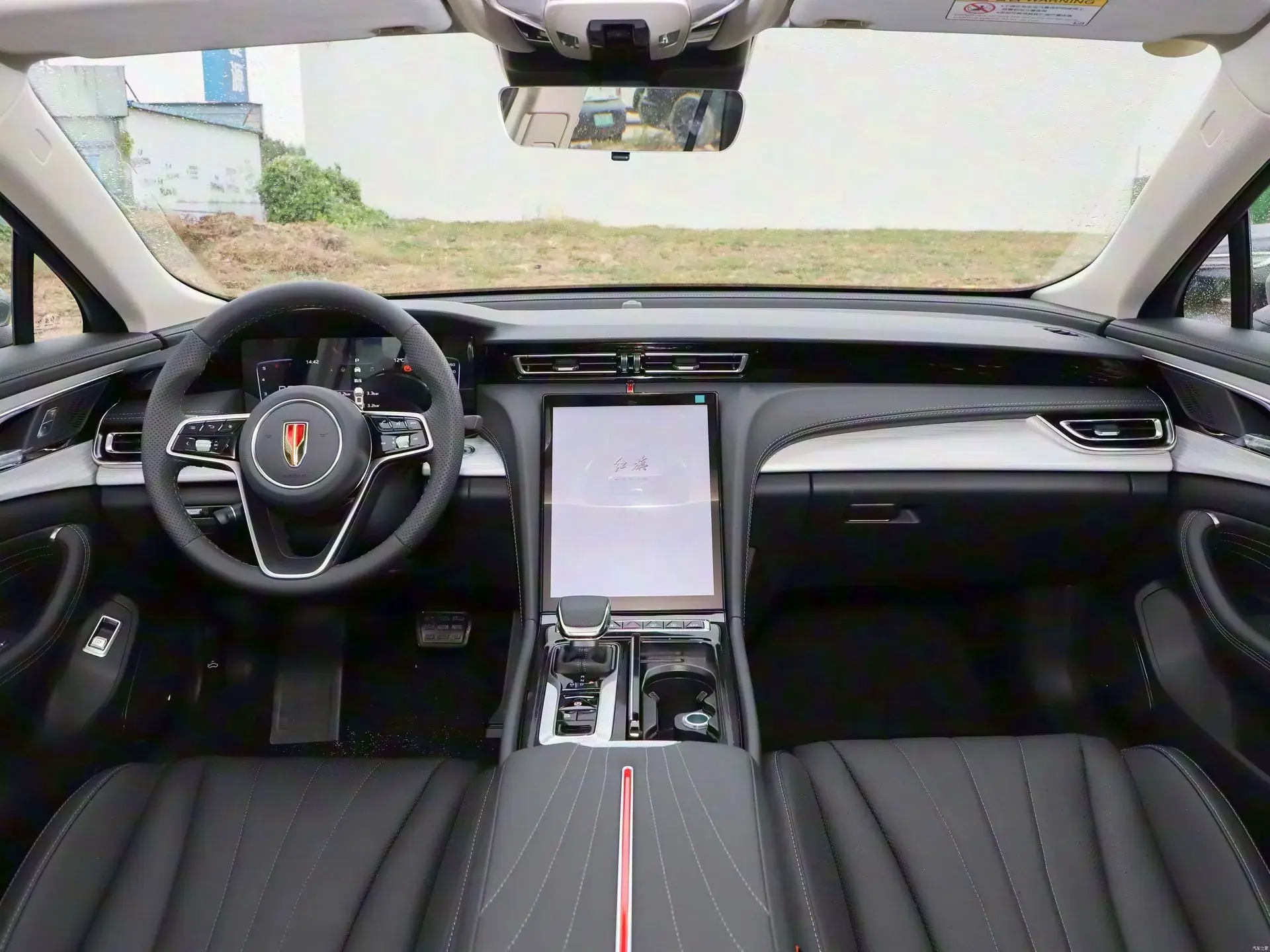 2025 HONGQI H5 thumbnail 3