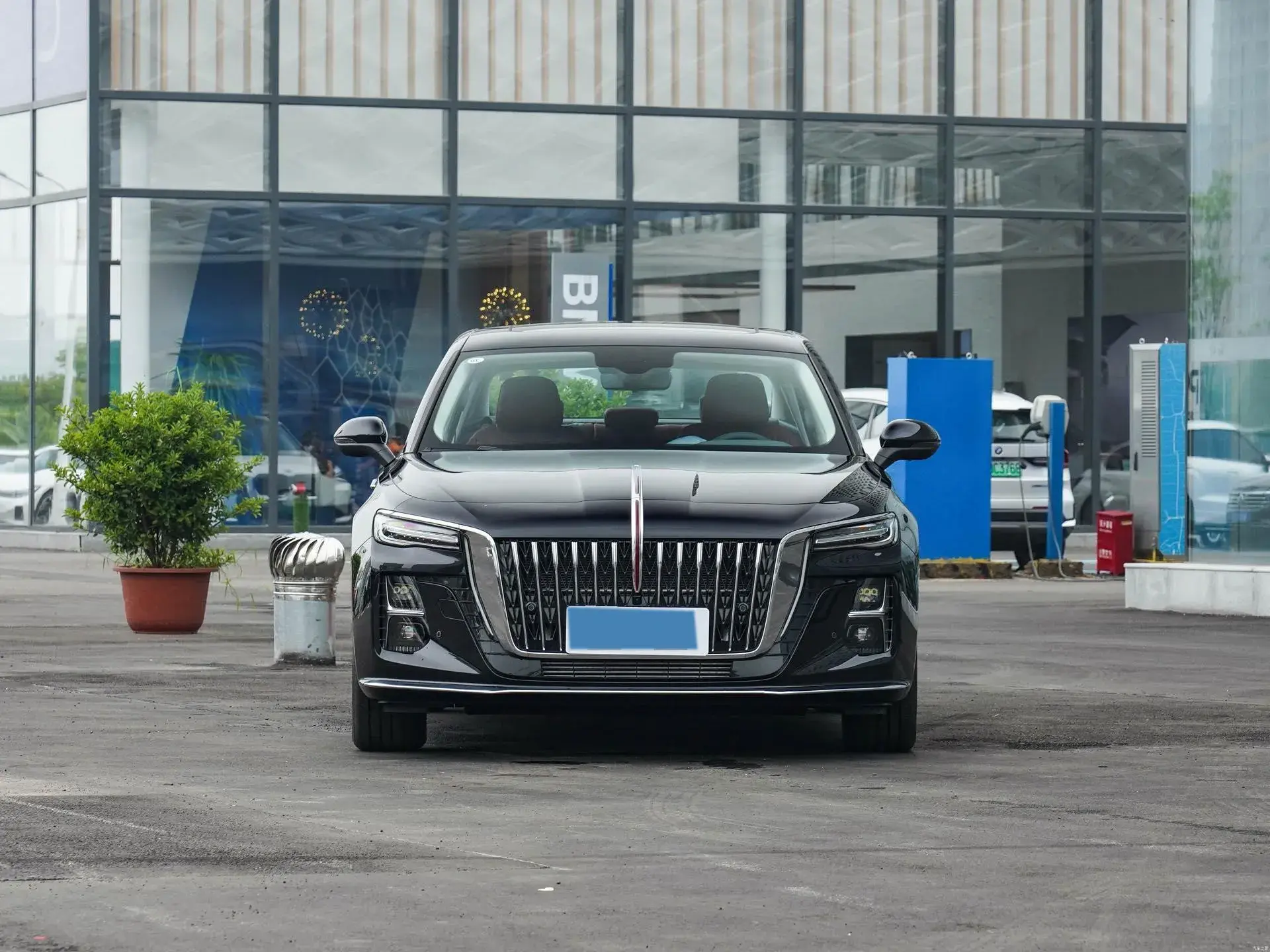 2025 HONGQI H5 thumbnail 2