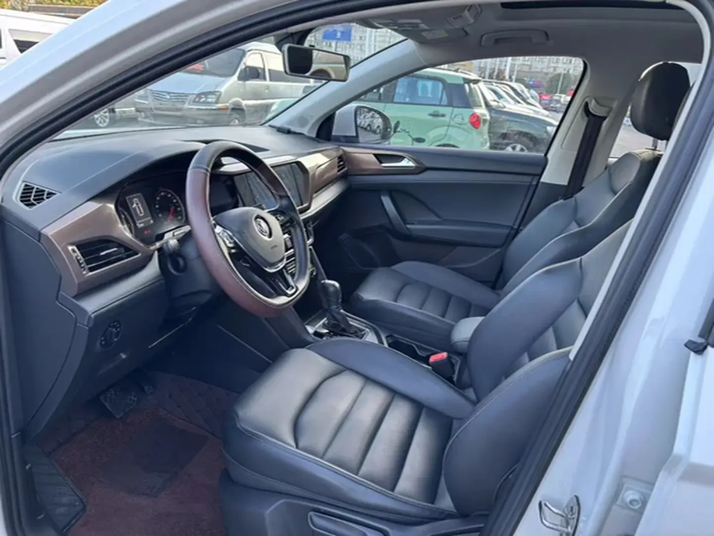 2019 VOLKSWAGEN THARU thumbnail 4