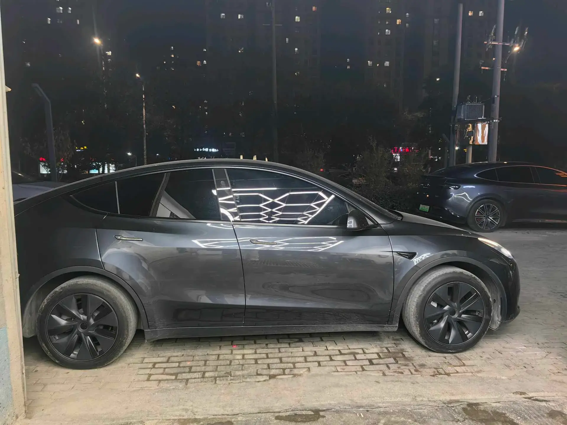 2024 TESLA MODEL thumbnail 3