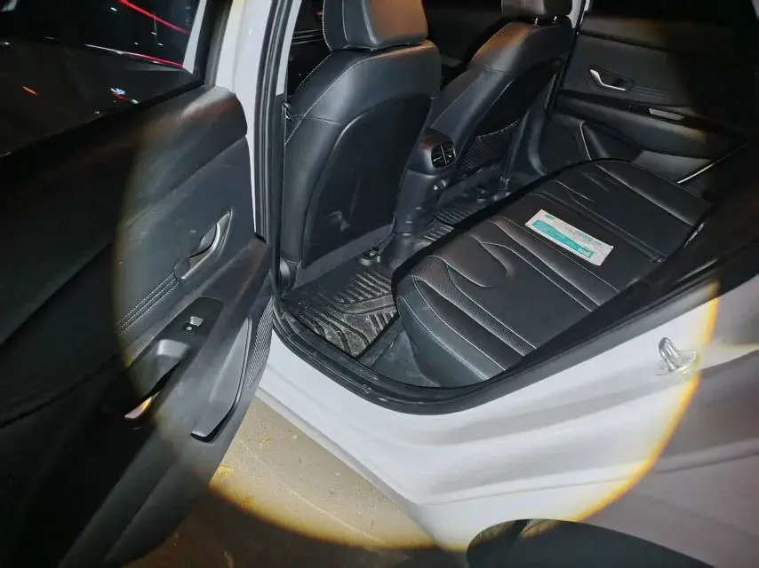 2022 HYUNDAI ELANTRA thumbnail 3