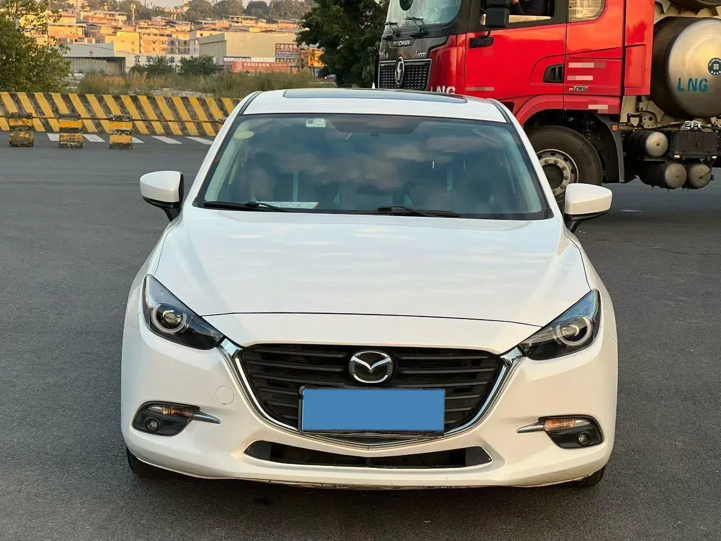 2017 MAZDA 3 thumbnail 2