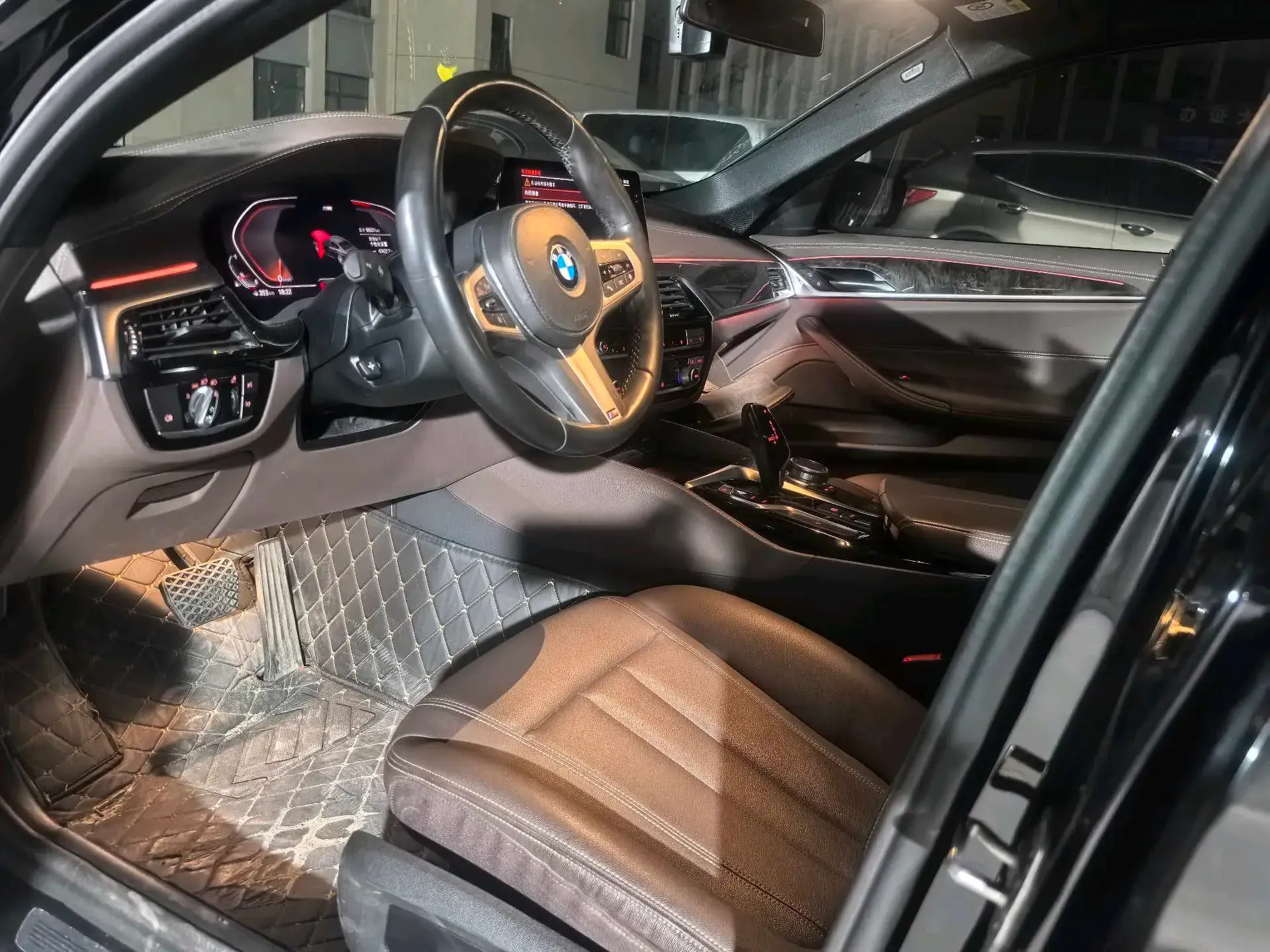 2020 BMW 5 thumbnail 4