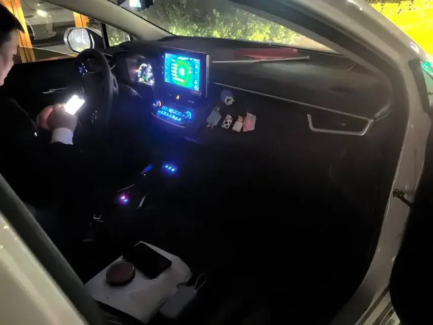 2022 TOYOTA COROLLA thumbnail 3