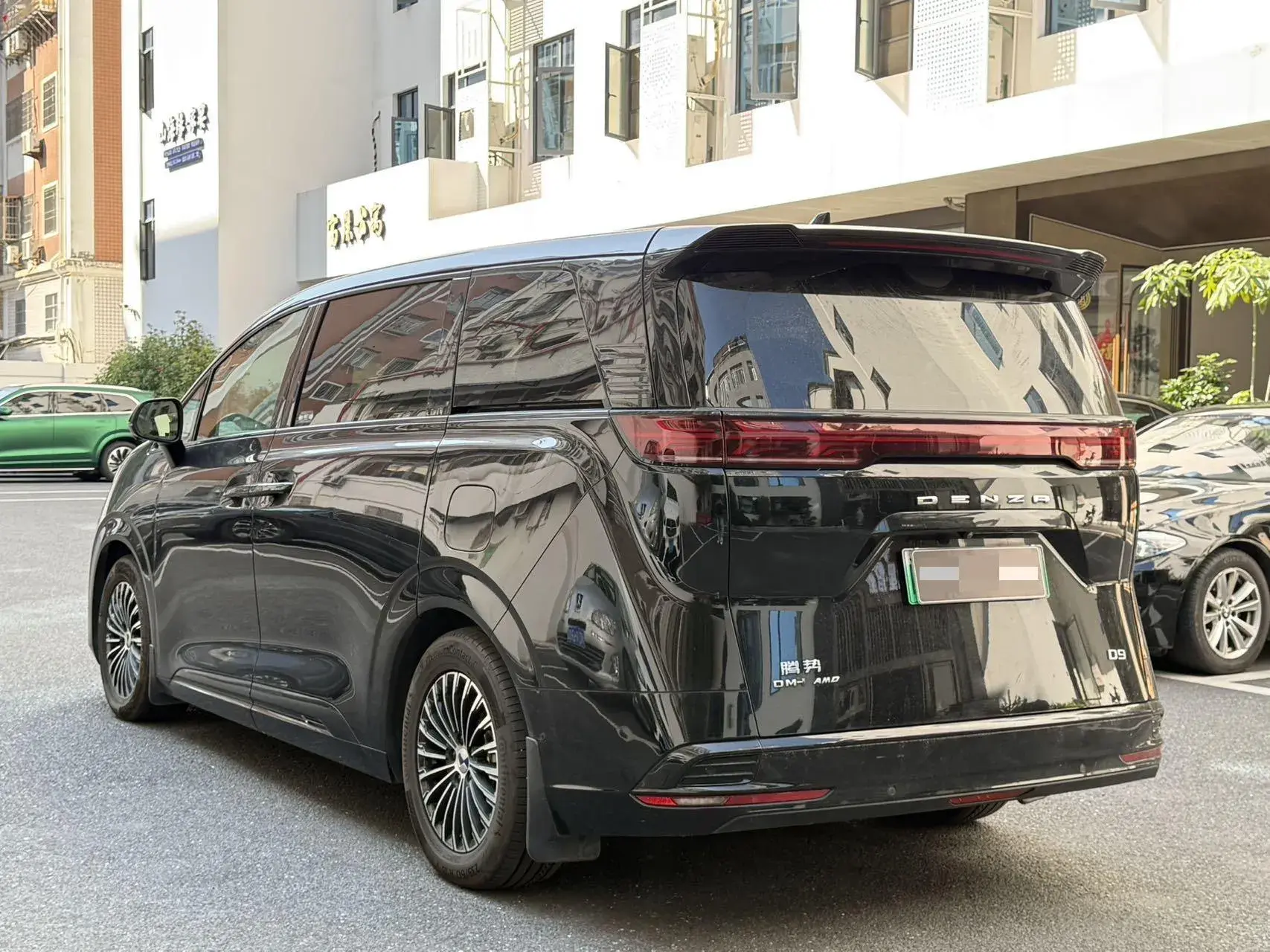 2022 DENZA D9 thumbnail 4