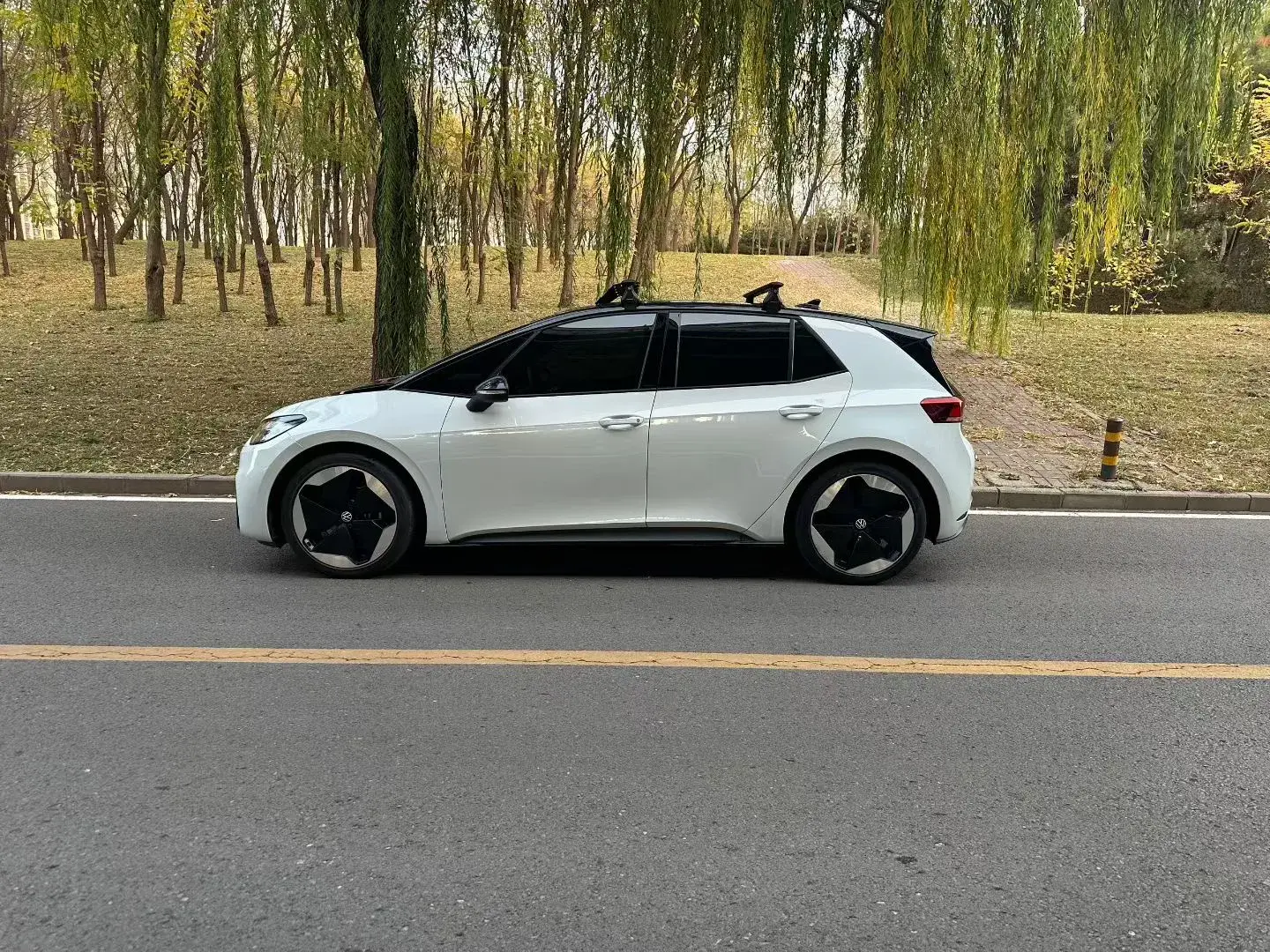 2023 VOLKSWAGEN ID.3 thumbnail 3