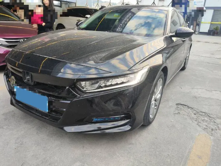 2018 HONDA ACCORD view 1