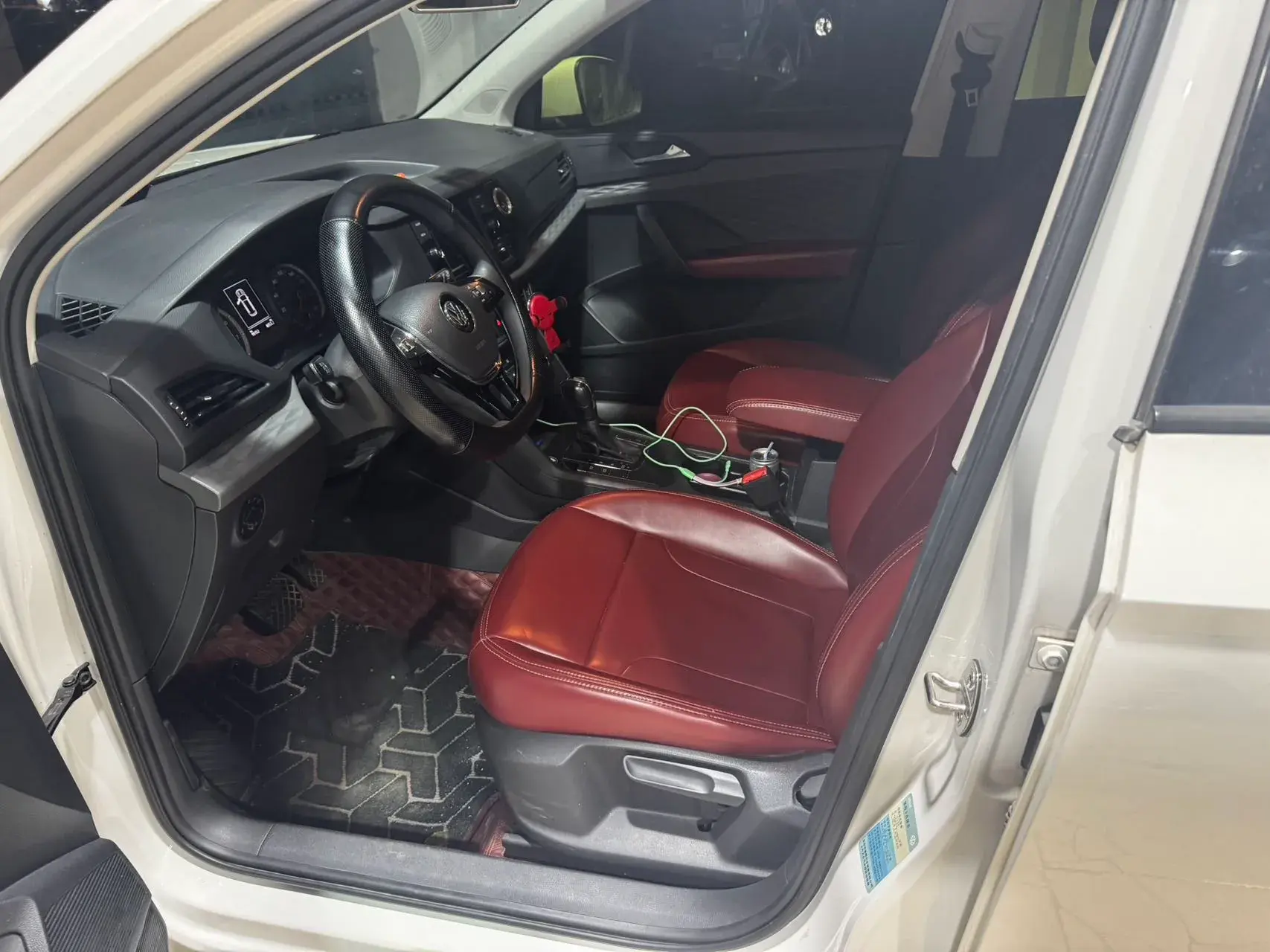 2020 VOLKSWAGEN THARU thumbnail 2