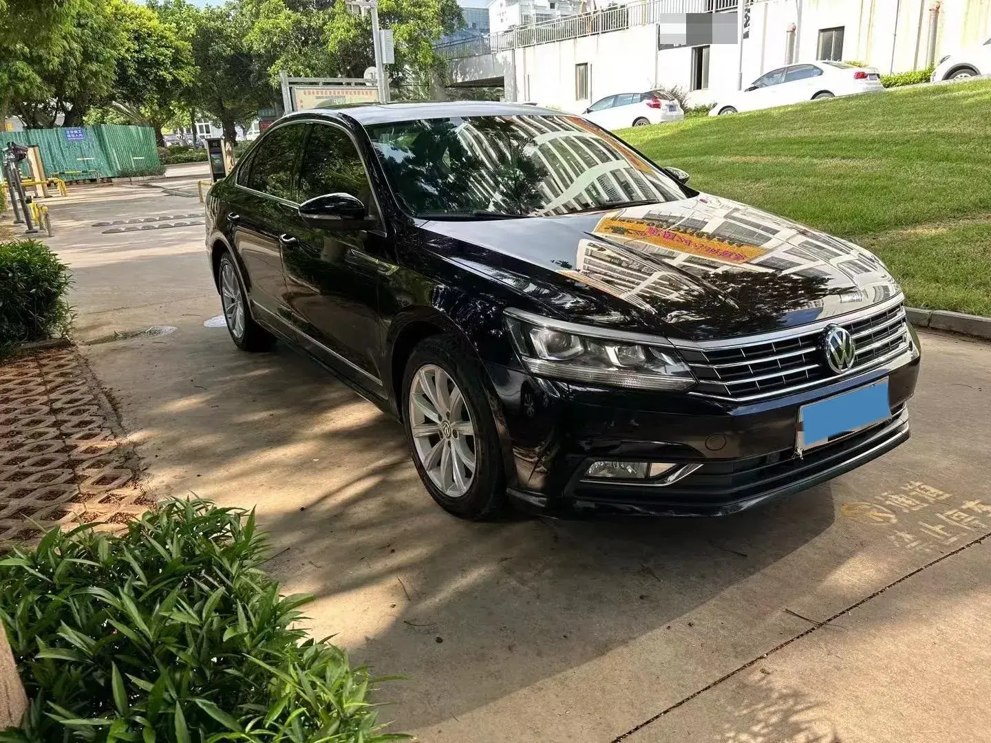 2017 VOLKSWAGEN PASSAT thumbnail 2