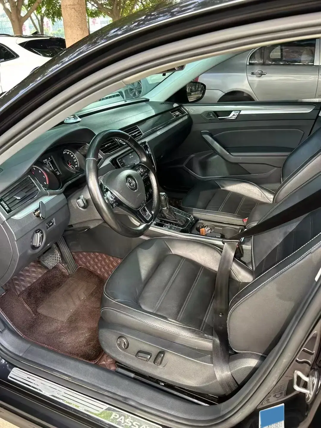 2017 VOLKSWAGEN PASSAT thumbnail 4