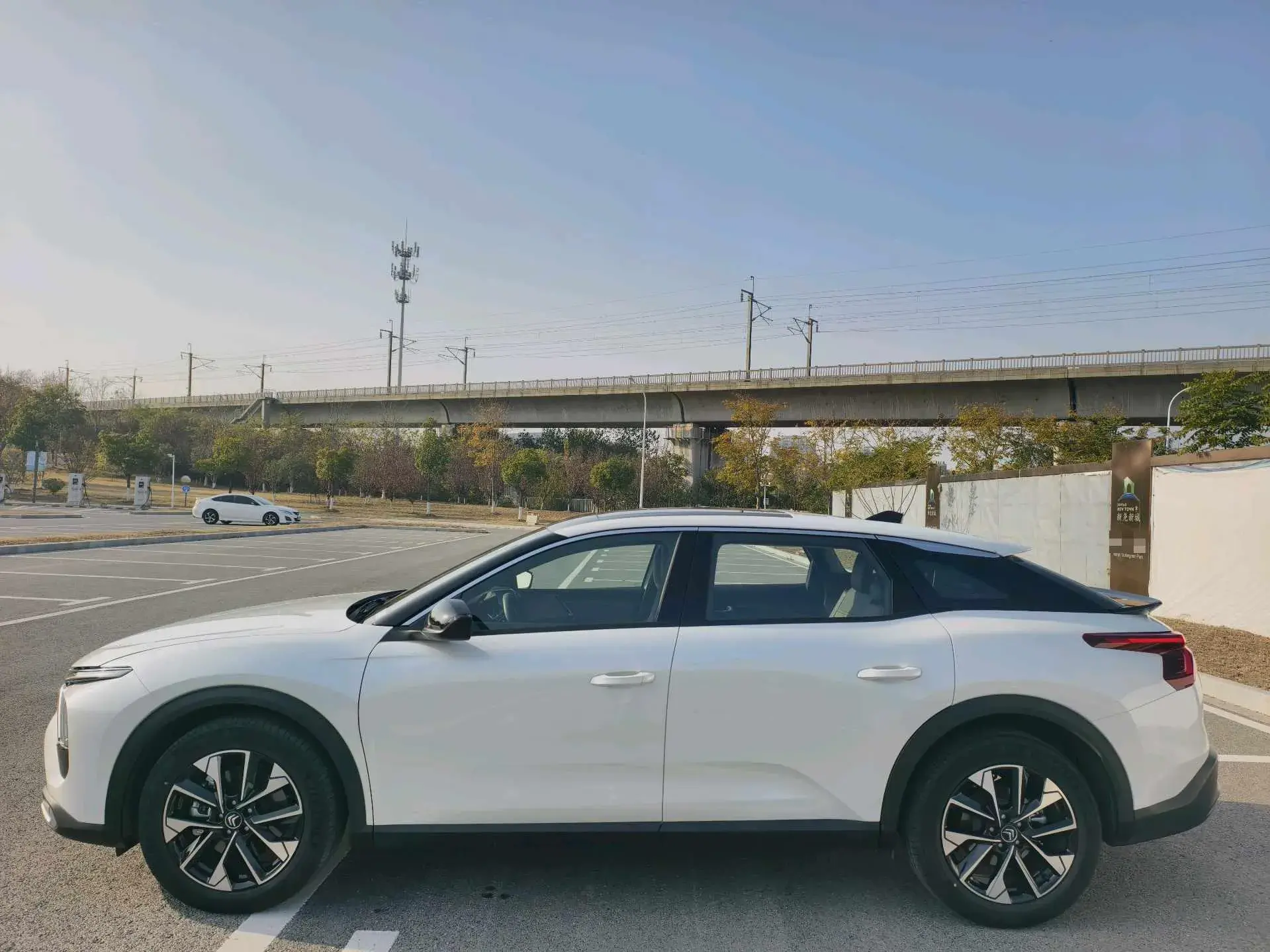 2023 CITROEN C5 thumbnail 3