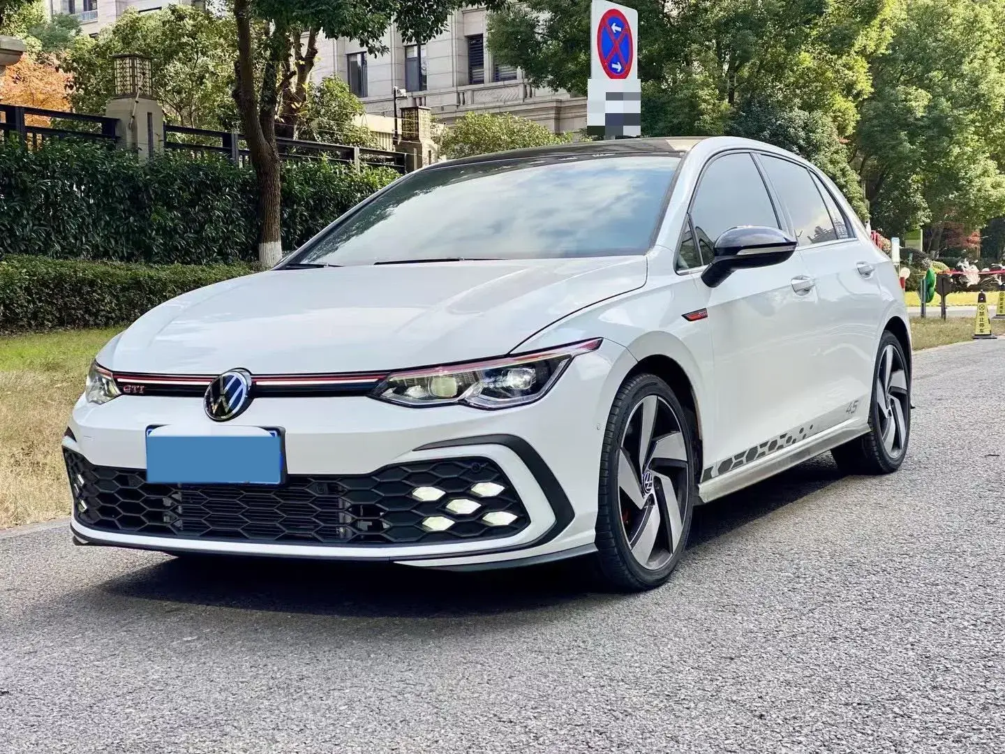 2023 VOLKSWAGEN GOLFGTI view 1