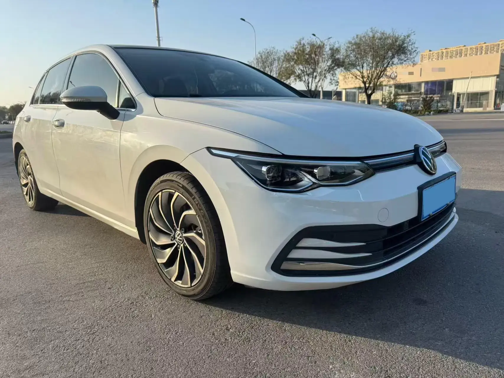 2021 VOLKSWAGEN GOLF thumbnail 4