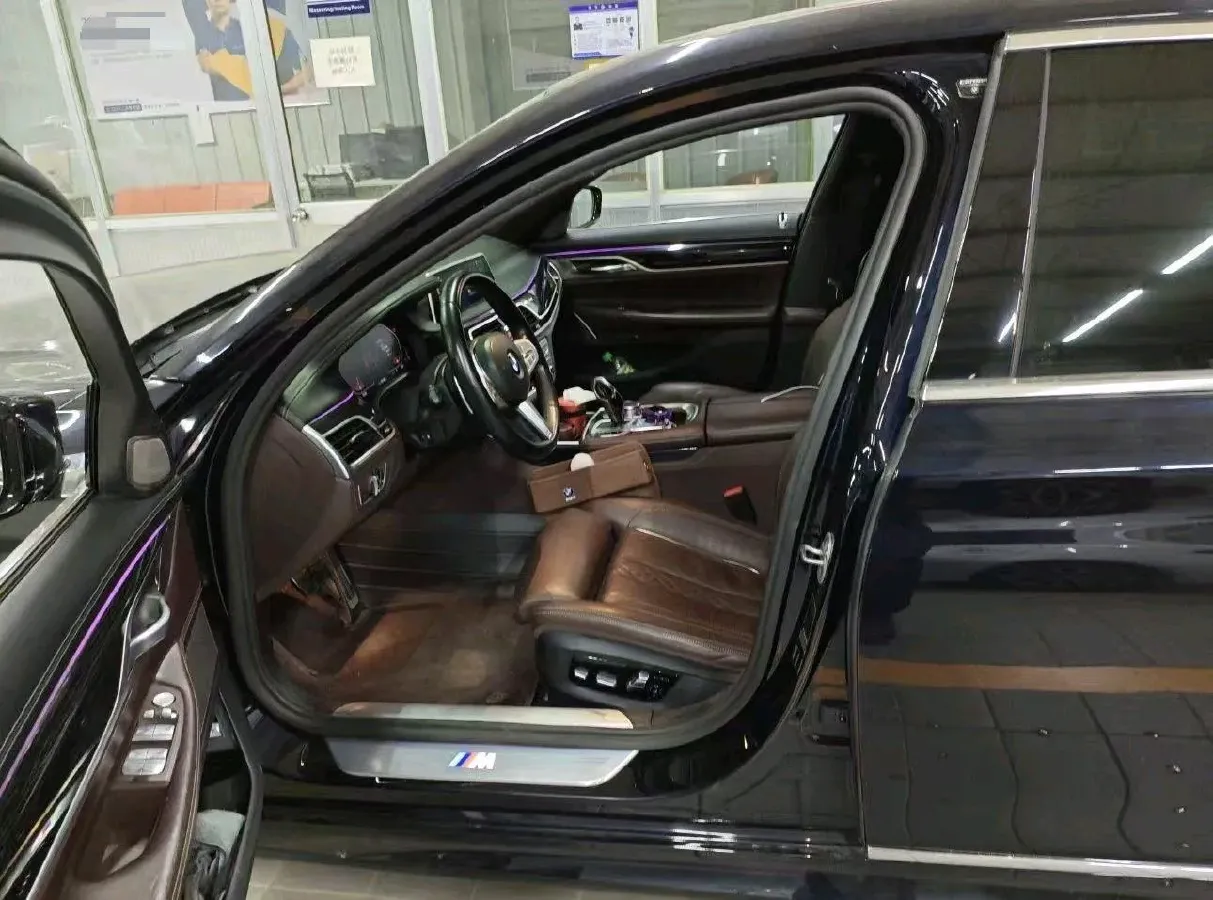 2021 BMW 7 Series 2.0T 265HP L4 8AT,autocango,china used car exporter,china ev exporter,chinese used car exporter,chinese used ev exporter